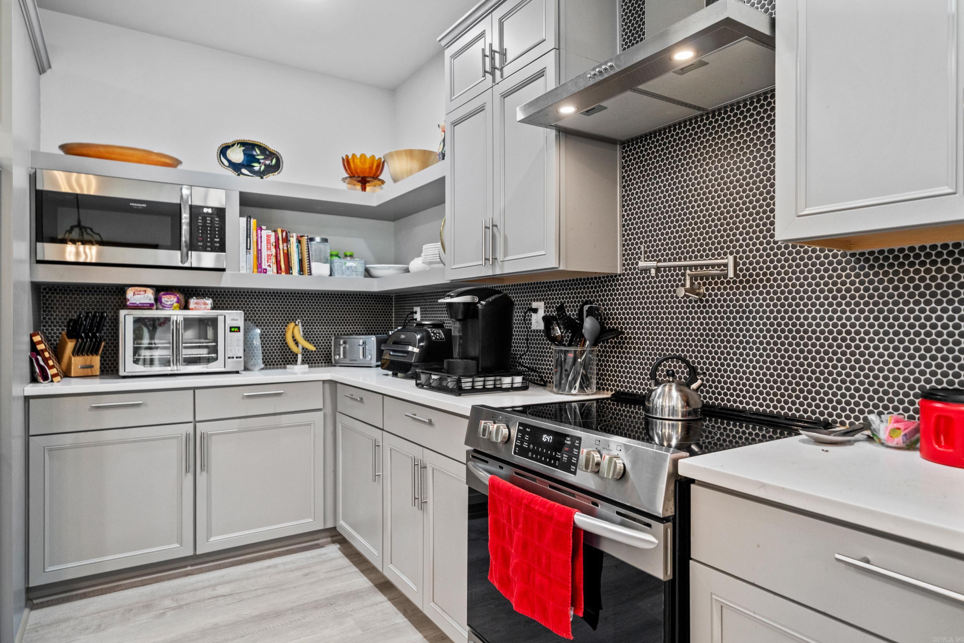 141 Ridgeway Place