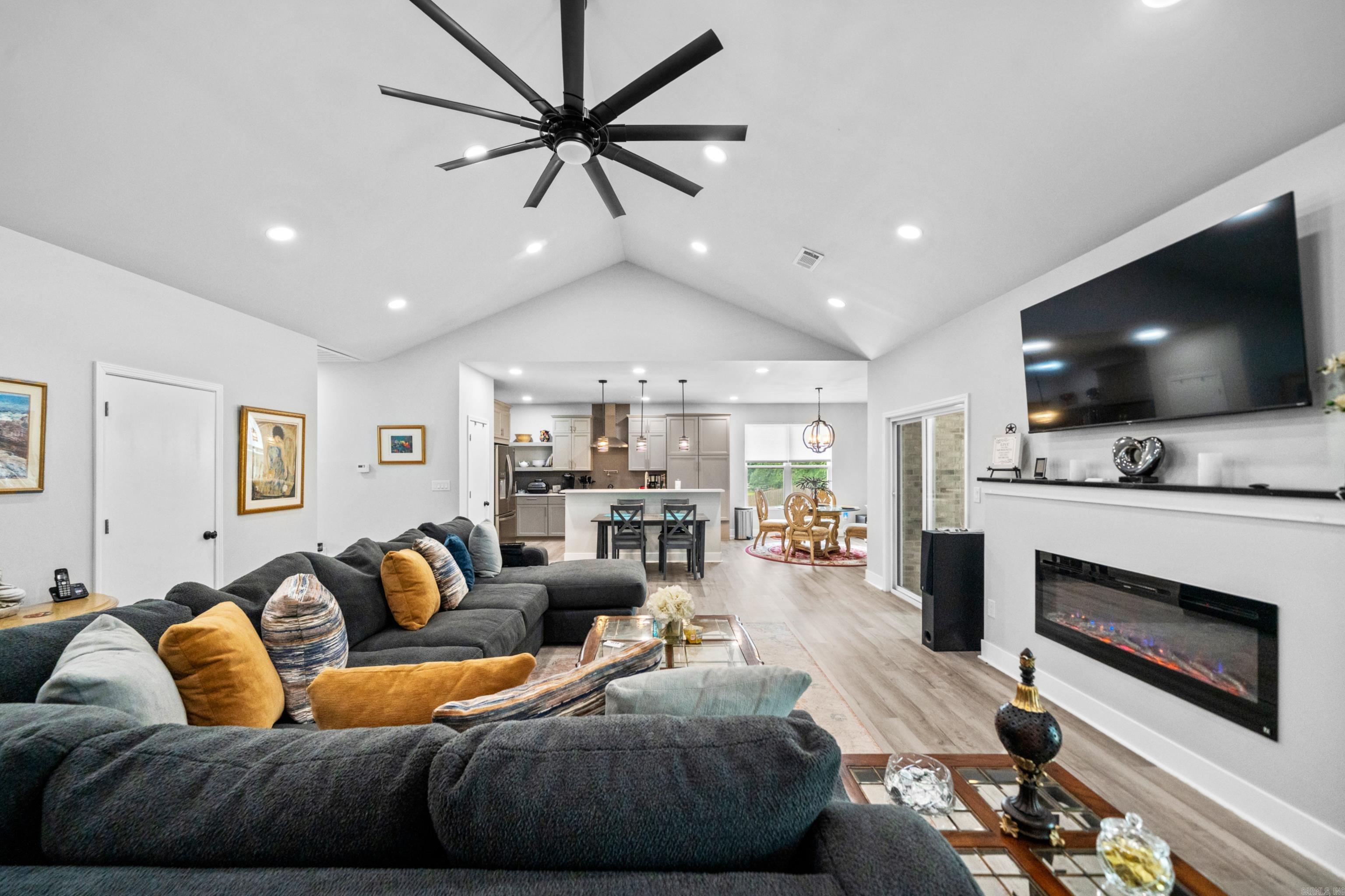 141 Ridgeway Place