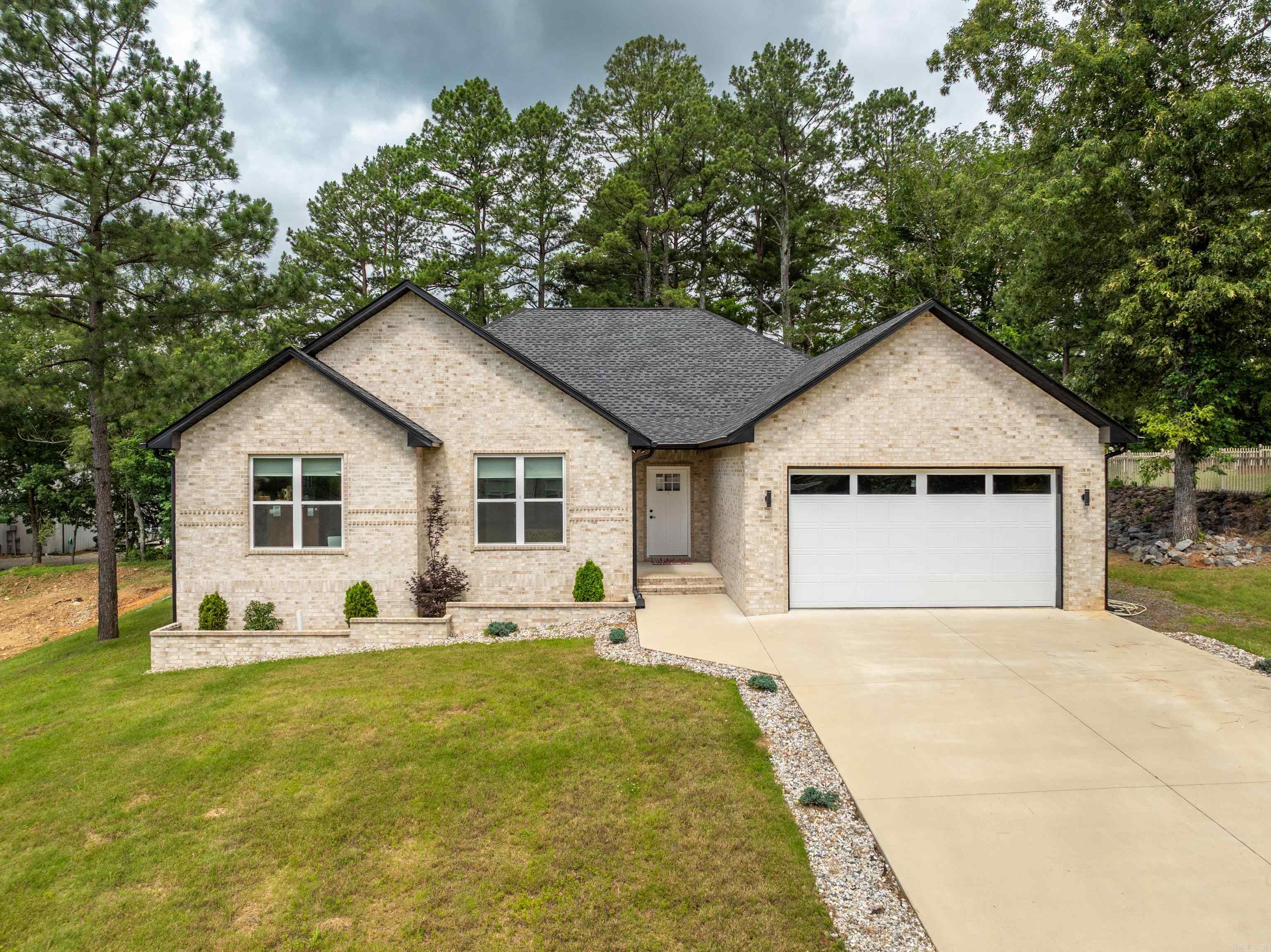 141 Ridgeway Place
