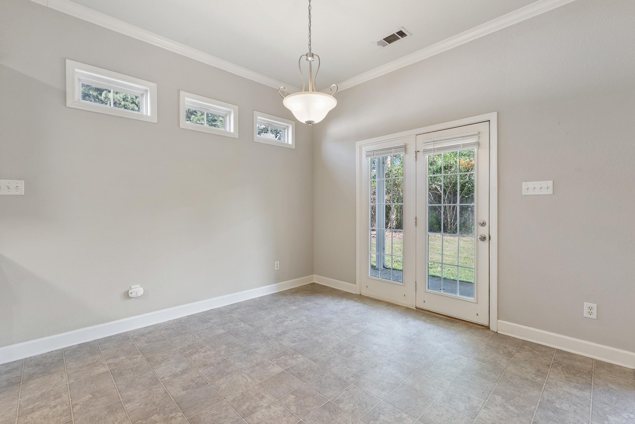 305 Ridgelea Avenue