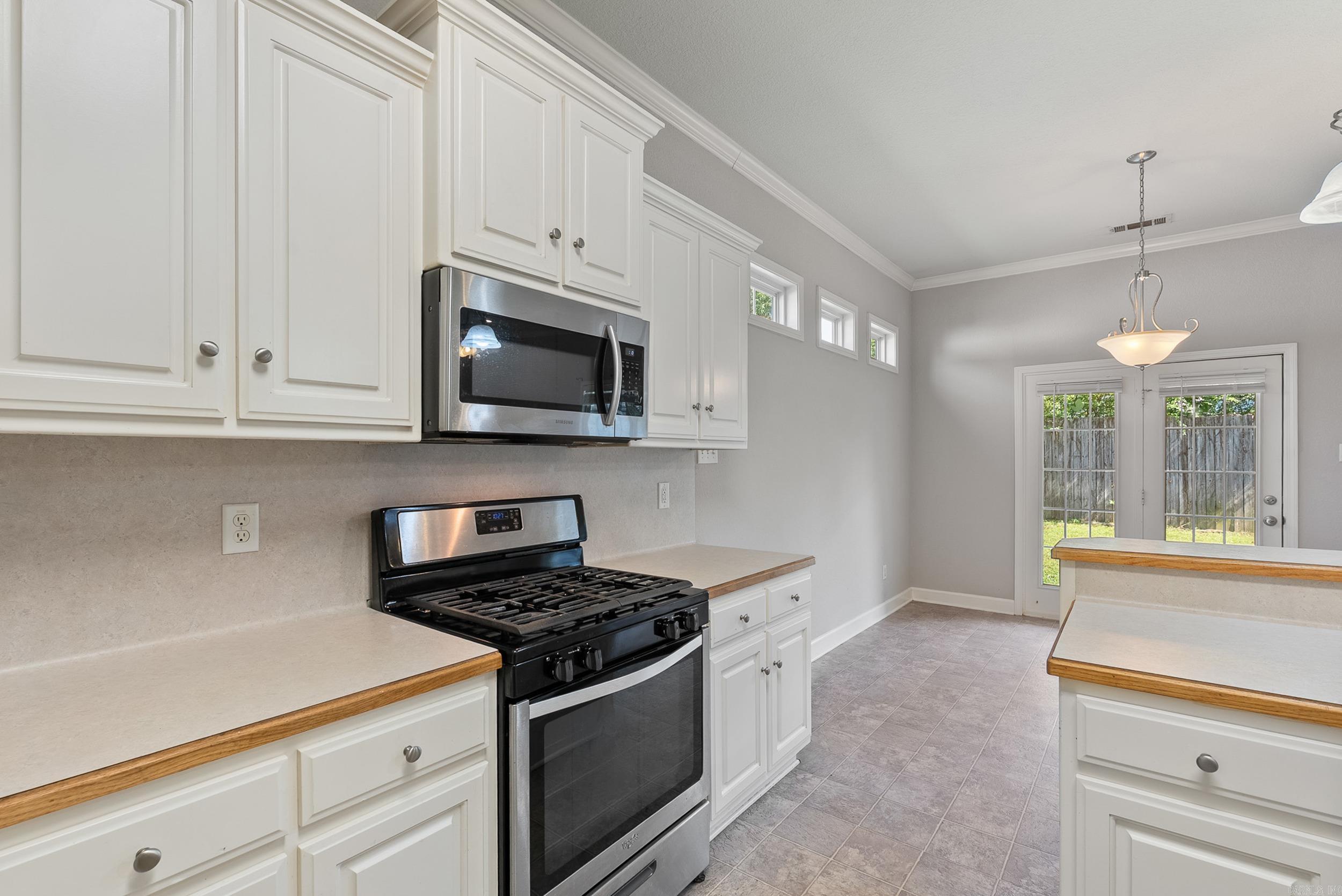 305 Ridgelea Avenue