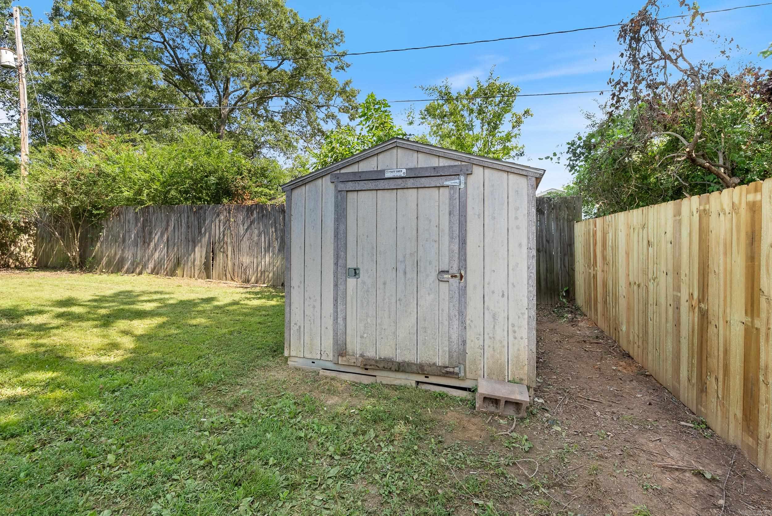 305 Ridgelea Avenue