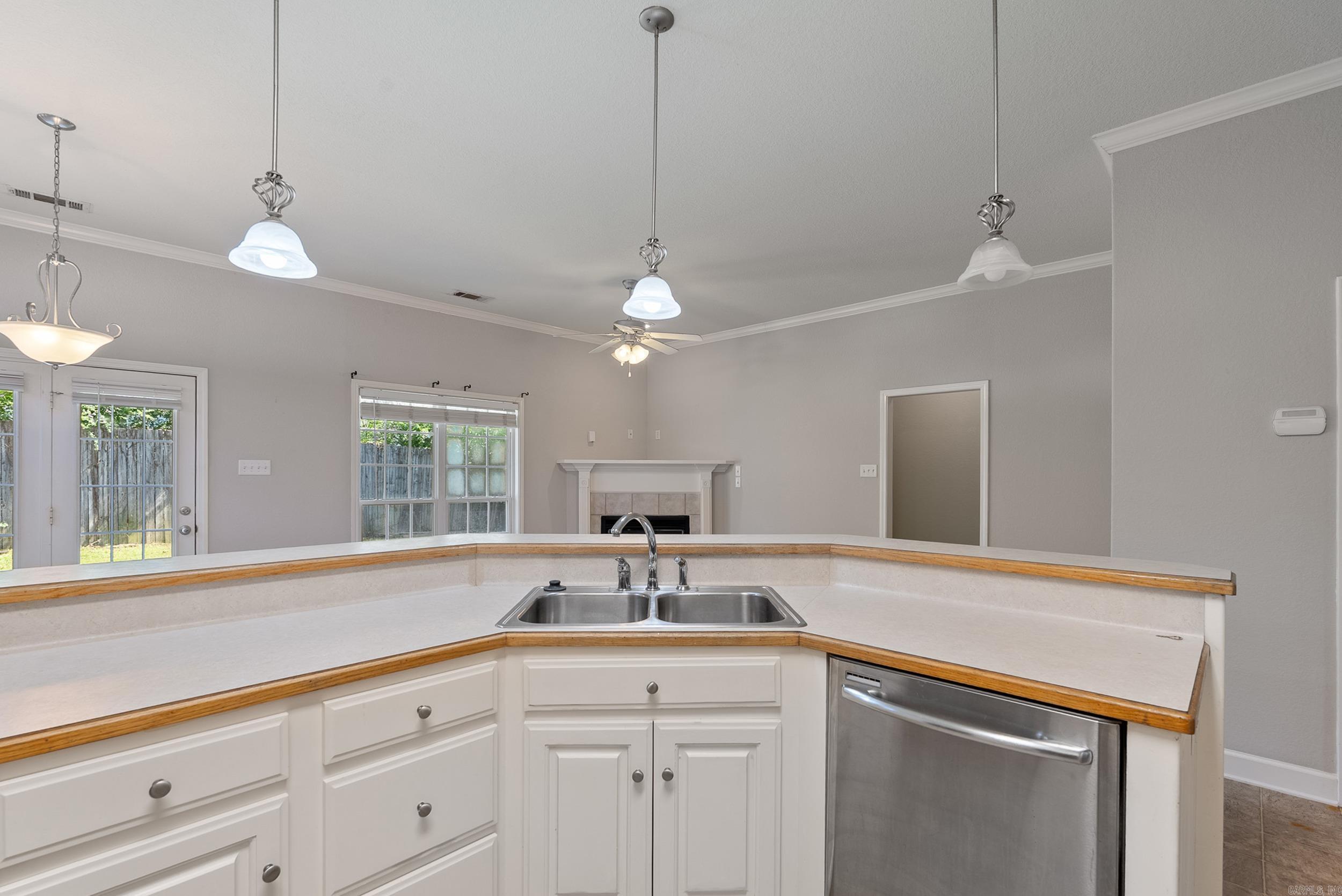 305 Ridgelea Avenue