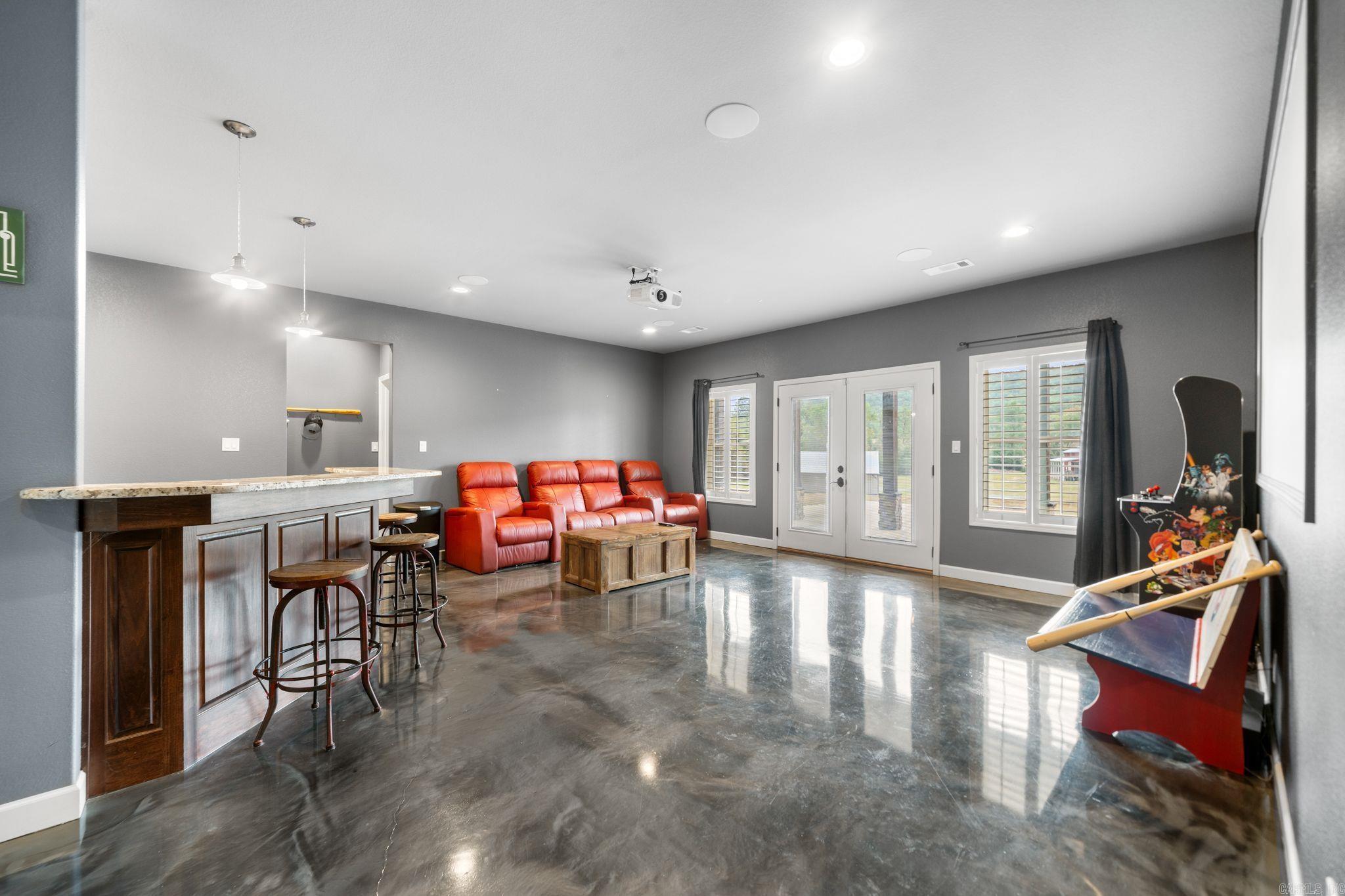 744 Redoak Cutoff