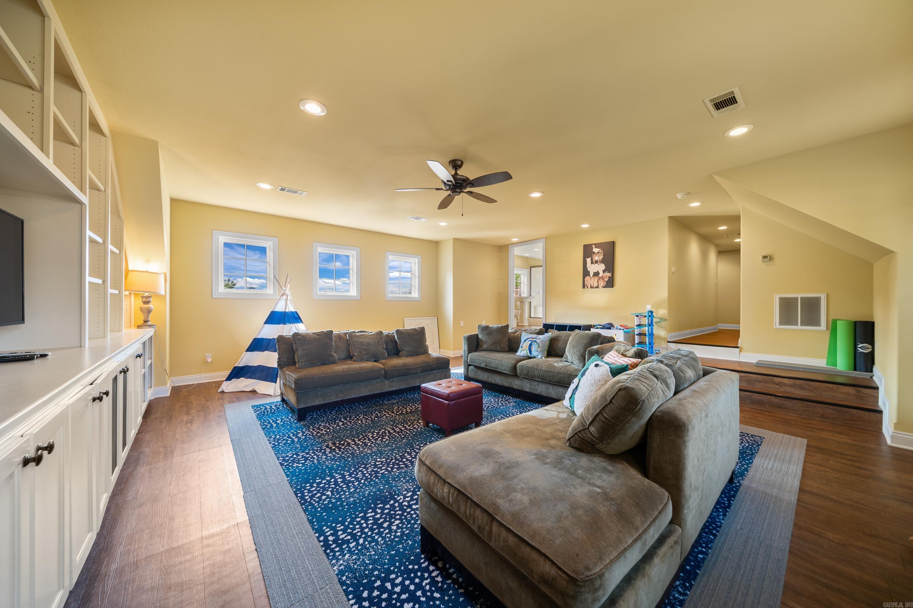 225 Water Oak Circle