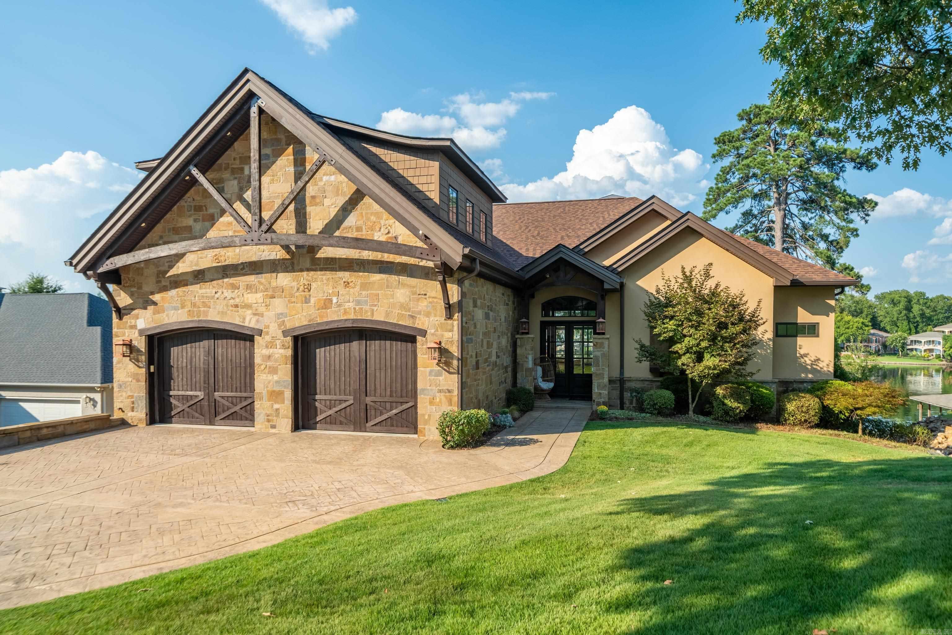 225 Water Oak Circle