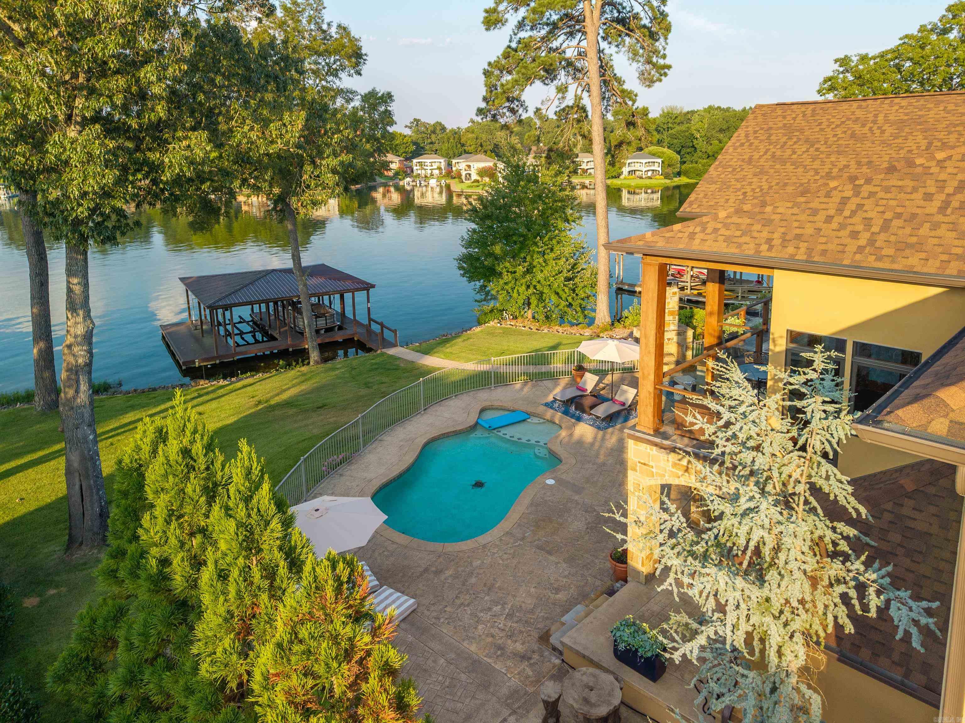 225 Water Oak Circle