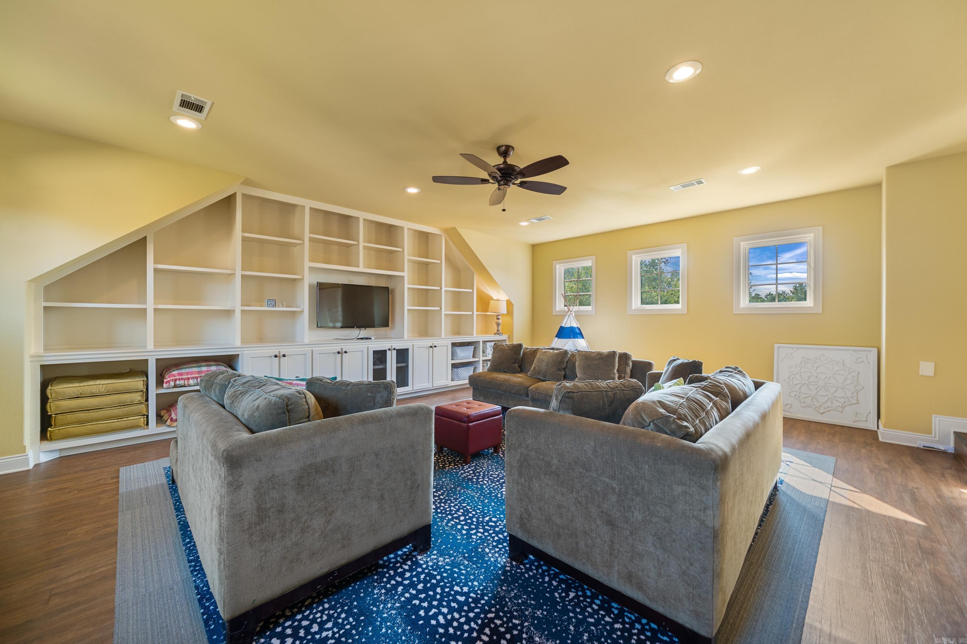 225 Water Oak Circle