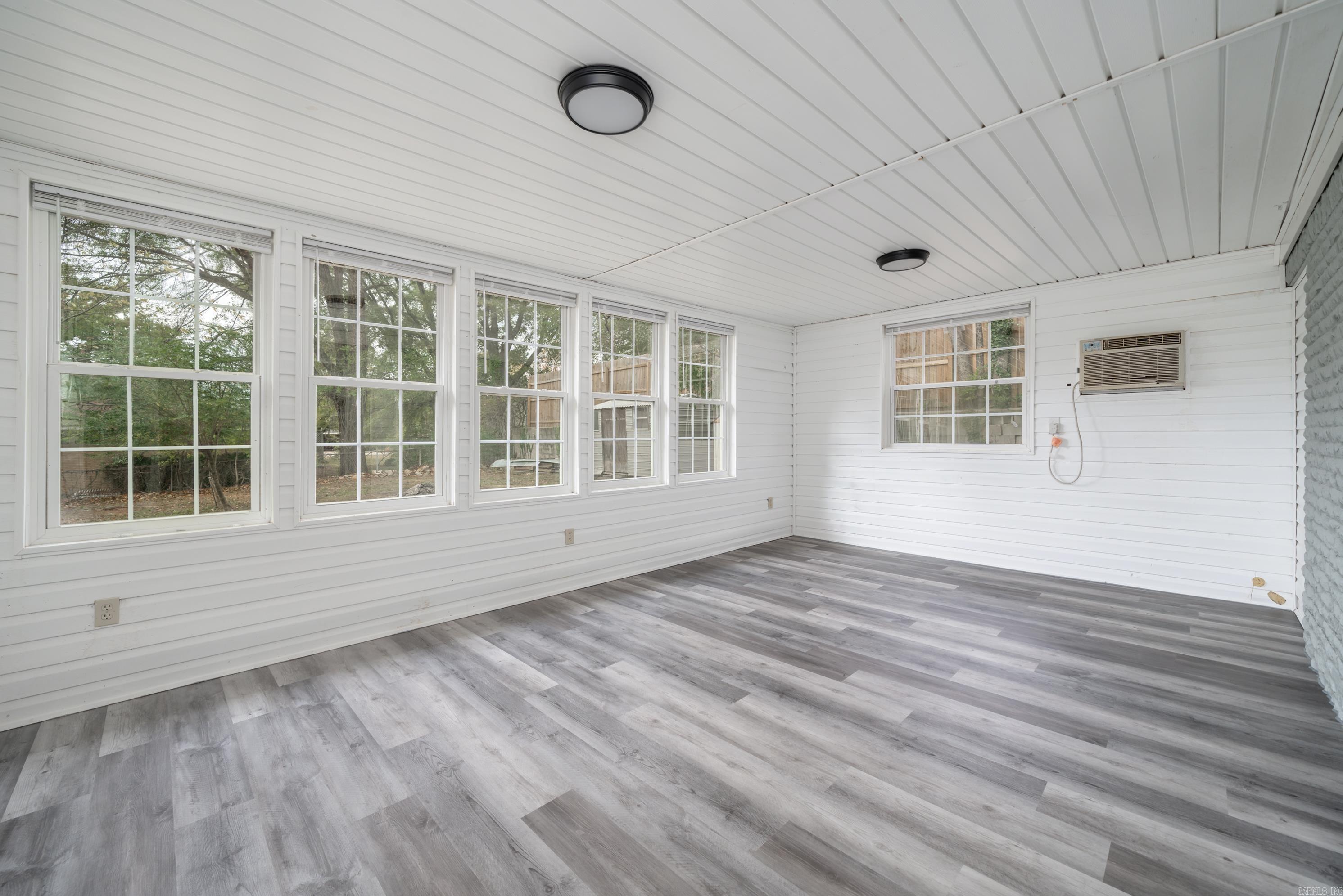 904 RICHARD Street