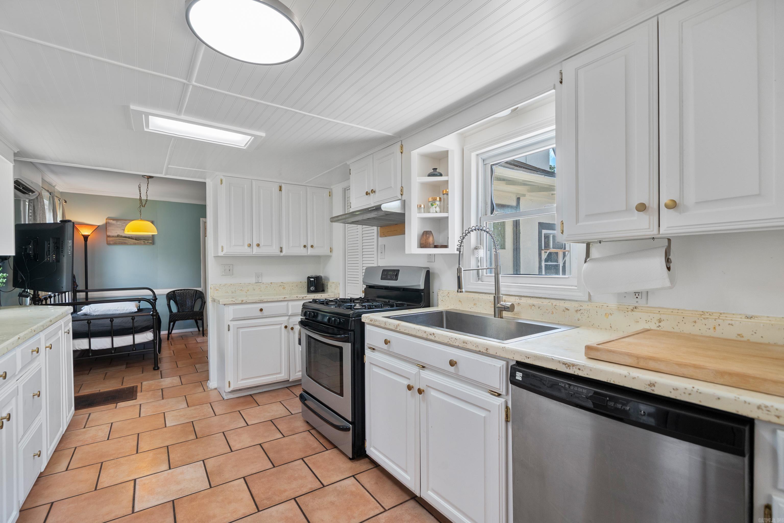 741 Park Avenue Unit: 745 Park Ave.