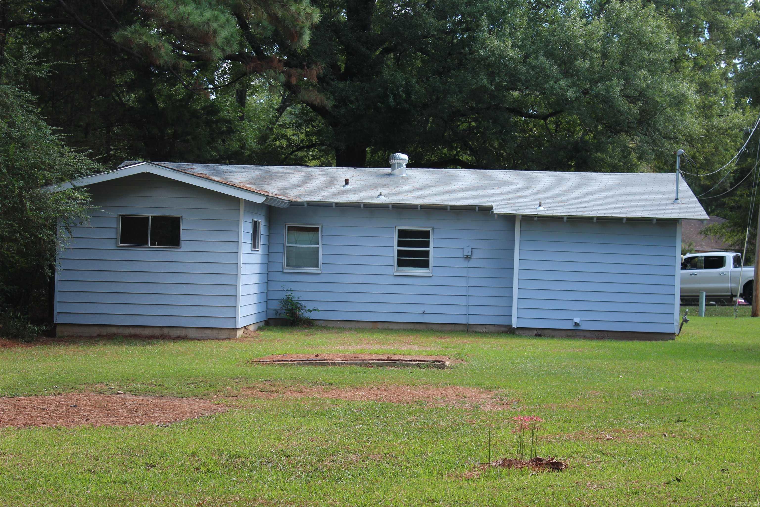 1502 PECAN Street