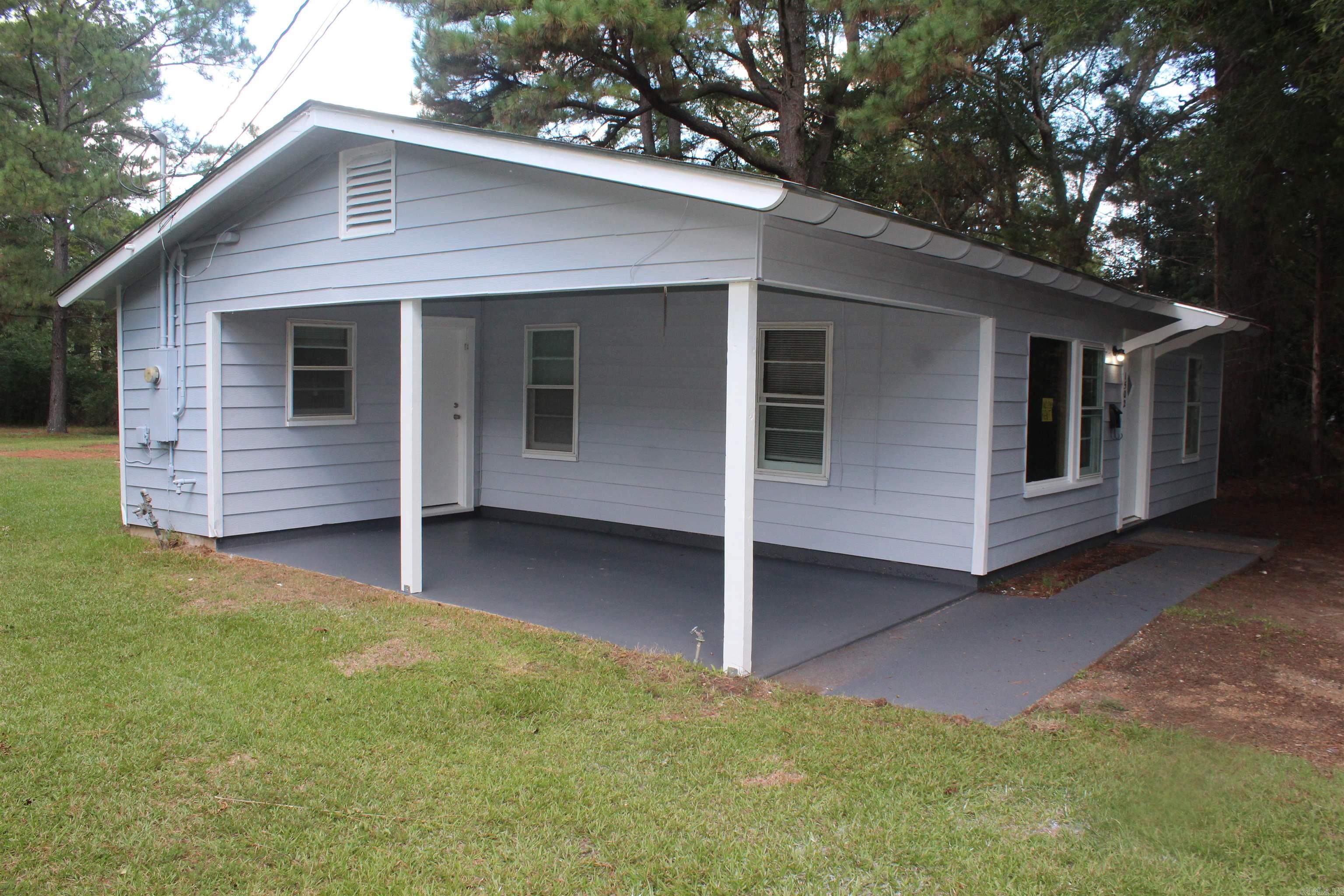 1502 PECAN Street