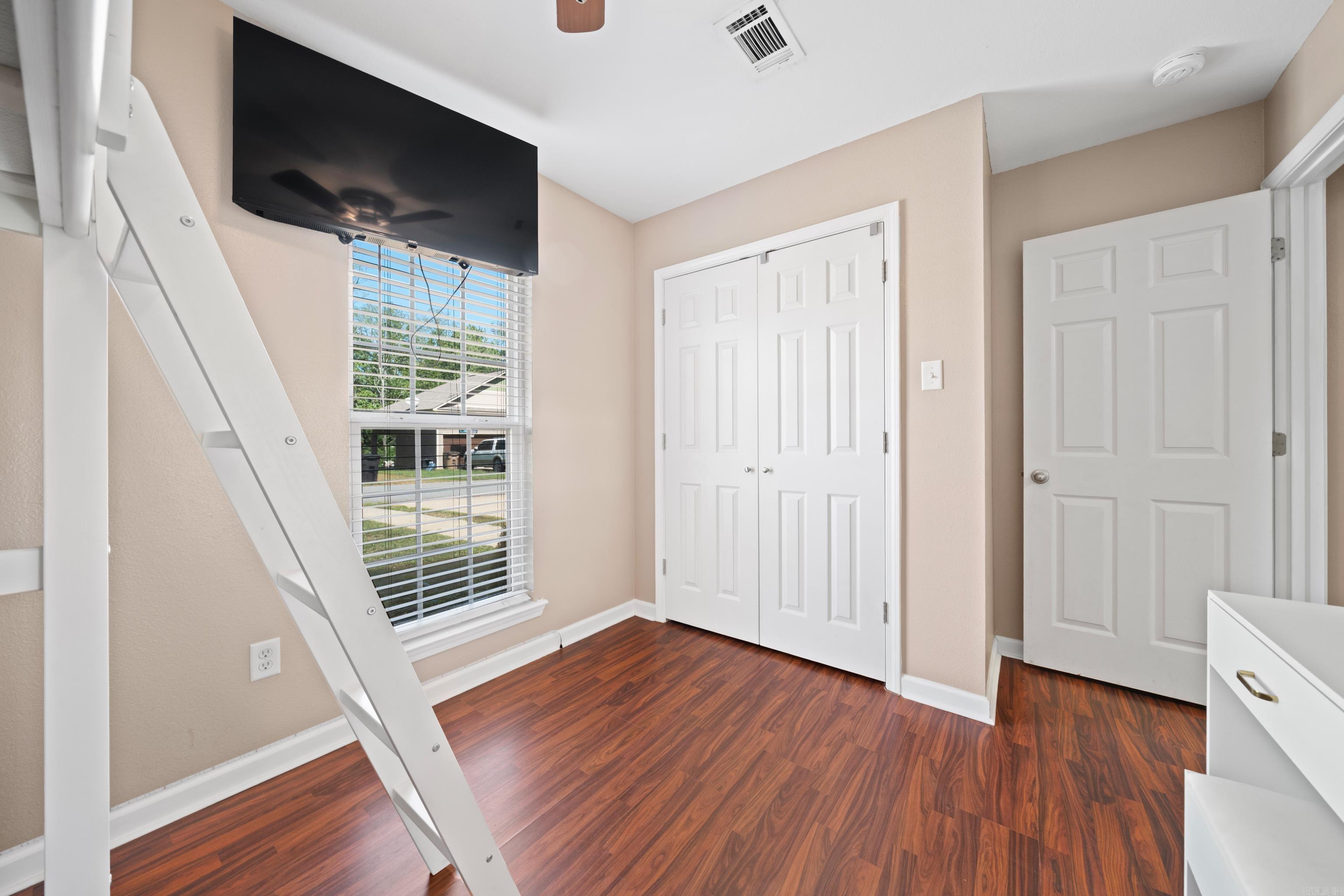107 E Sunset Drive