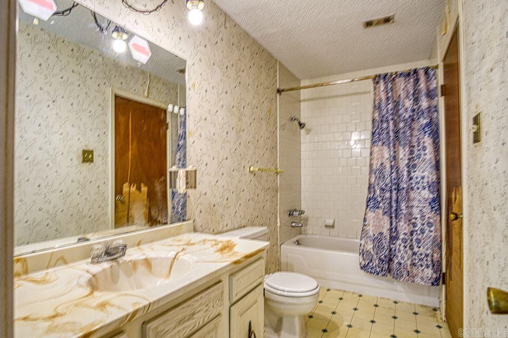 160 Cooper Street Unit: 17B