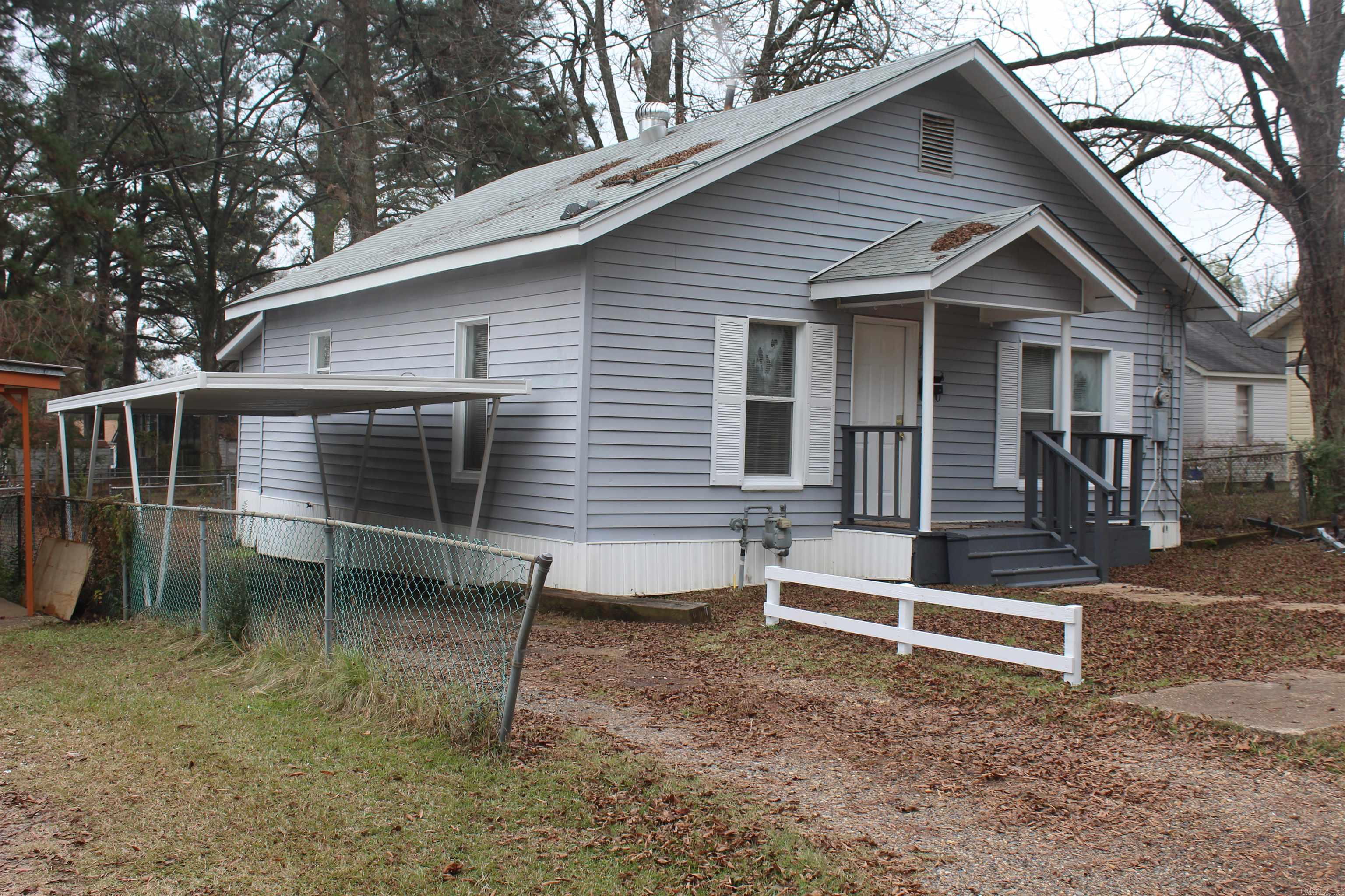 703 E 5TH Streets