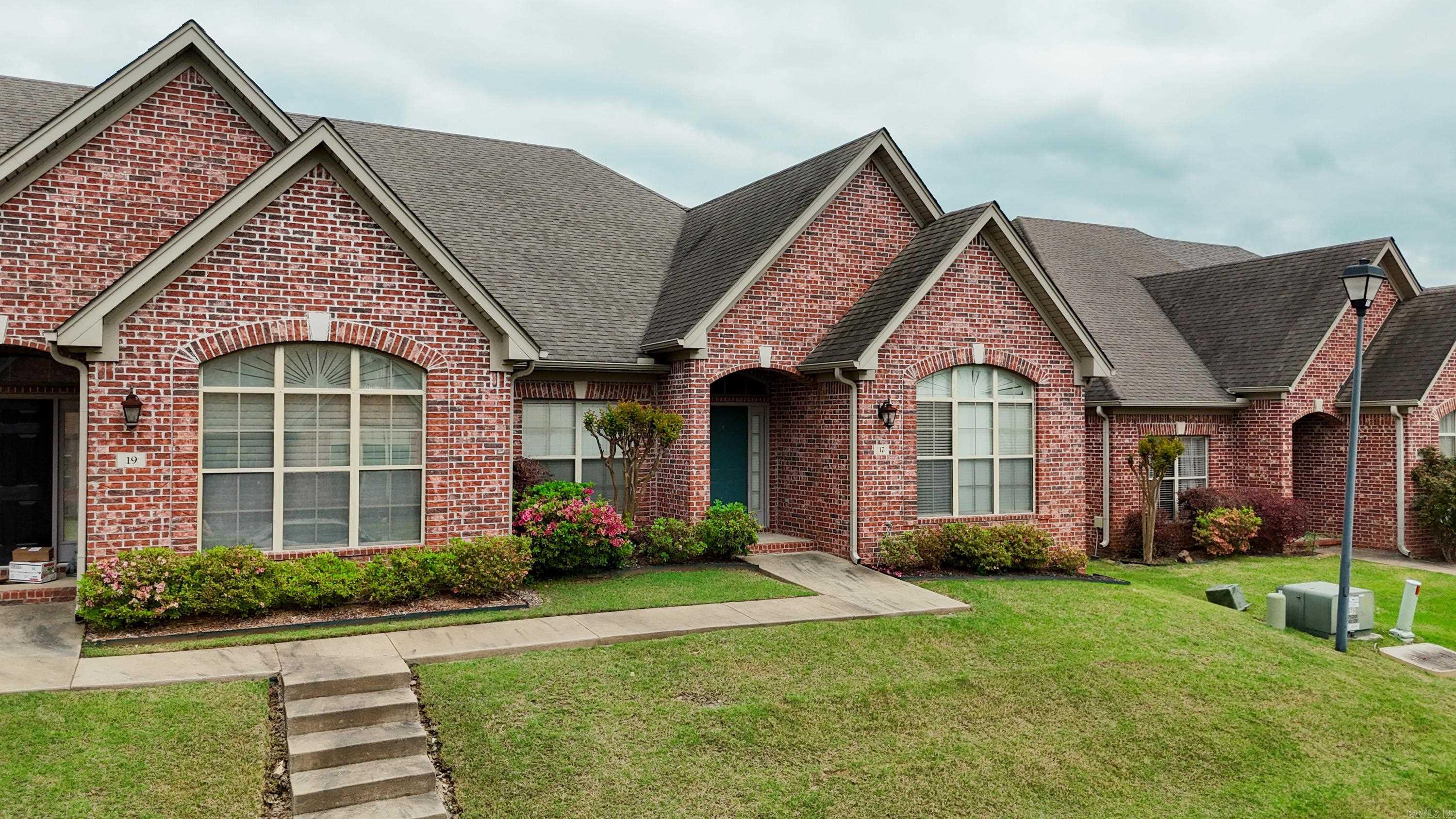 17 Chapman Ln