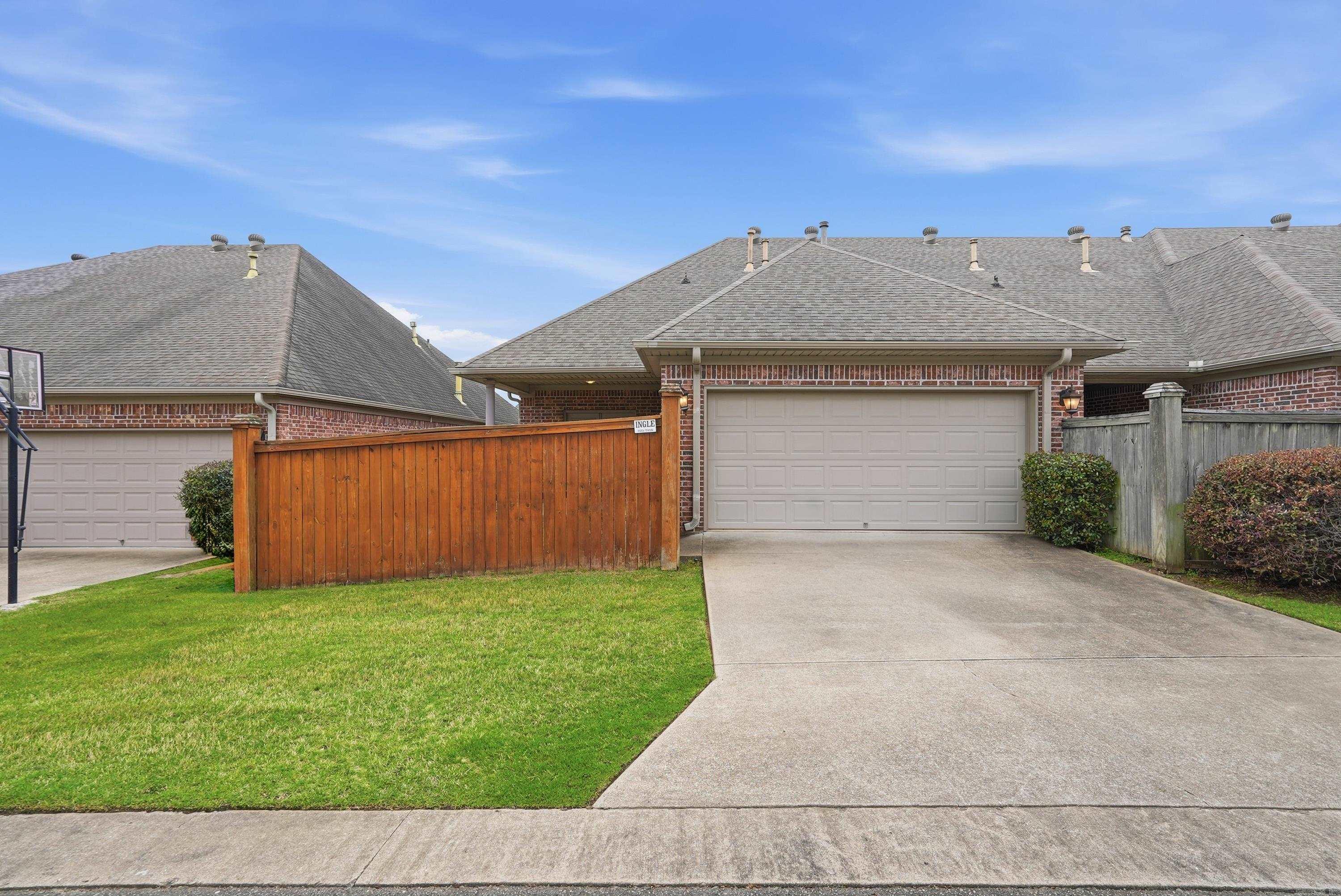 17 Chapman Ln