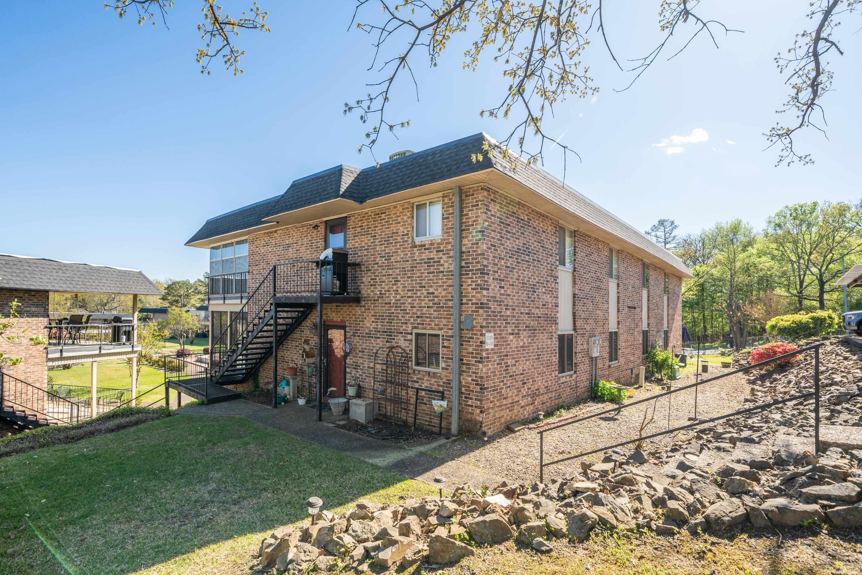 1135 Twin Points Road