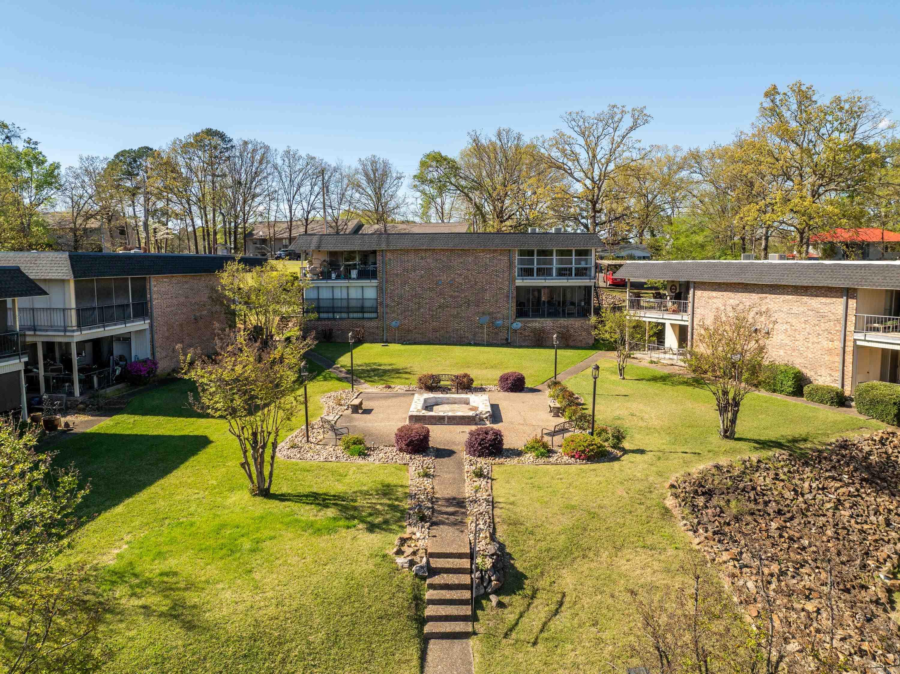 1135 Twin Points Road