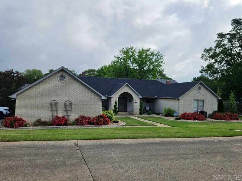 1402 Trails Edge