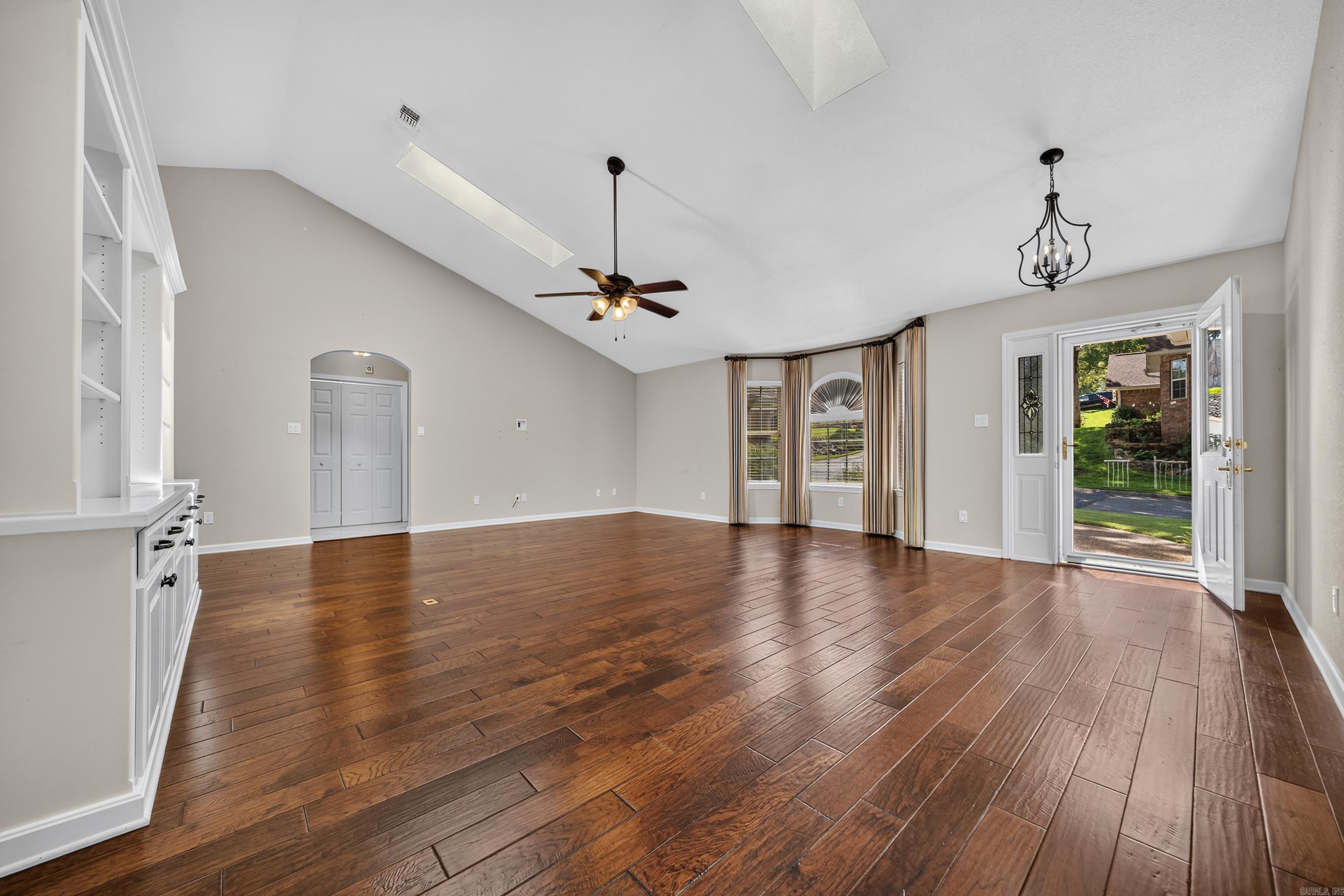 100 Forest View Court