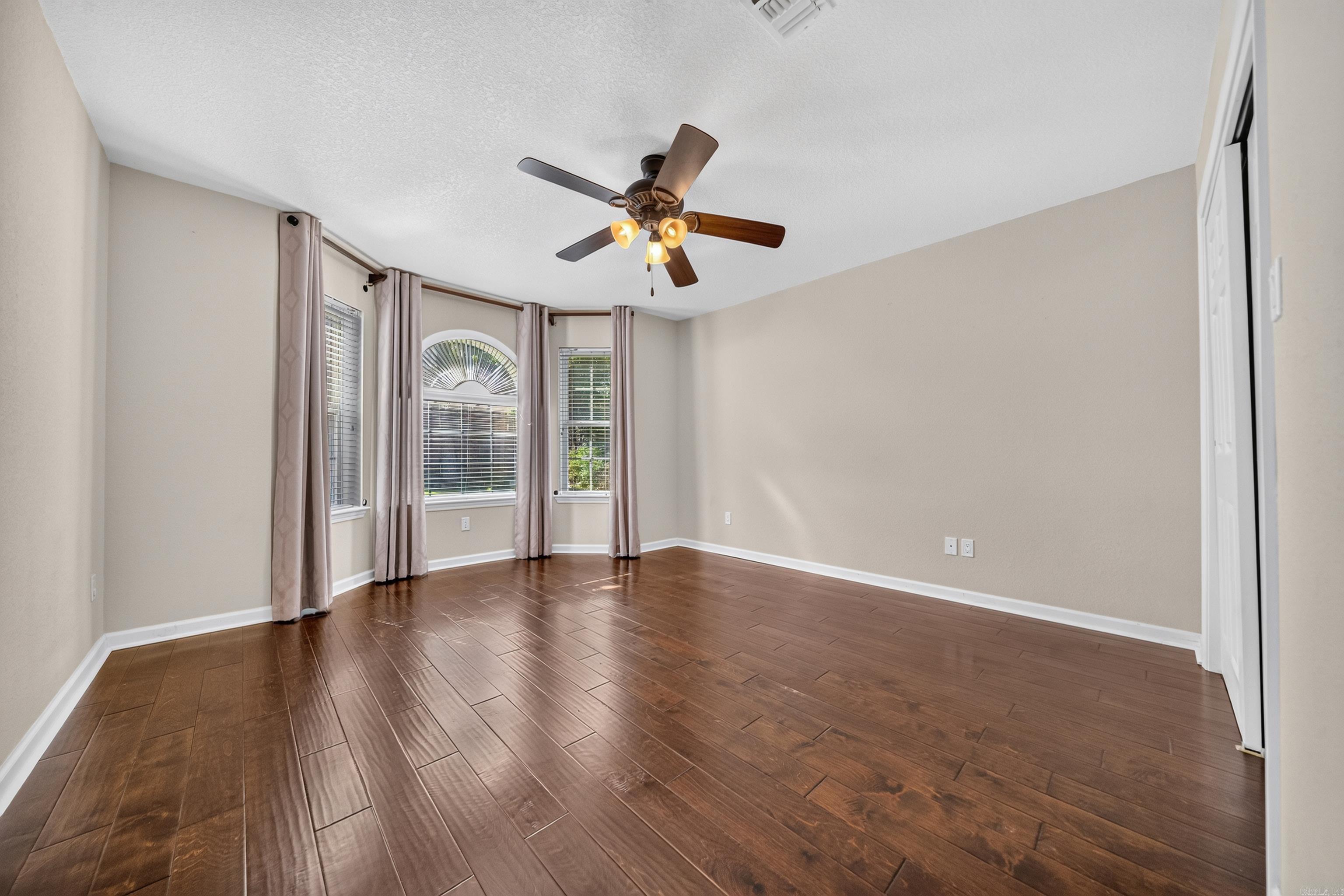 100 Forest View Court