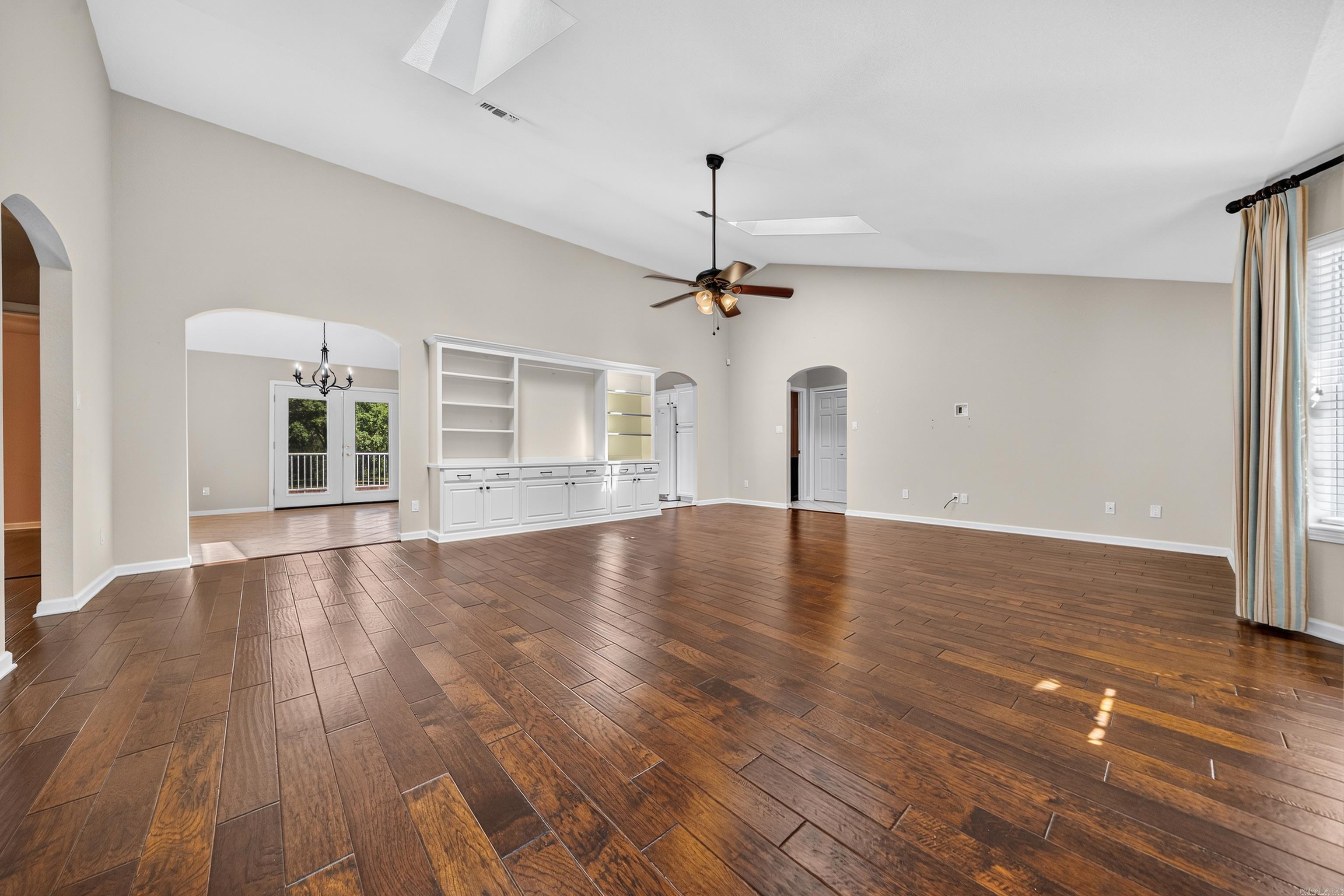 100 Forest View Court