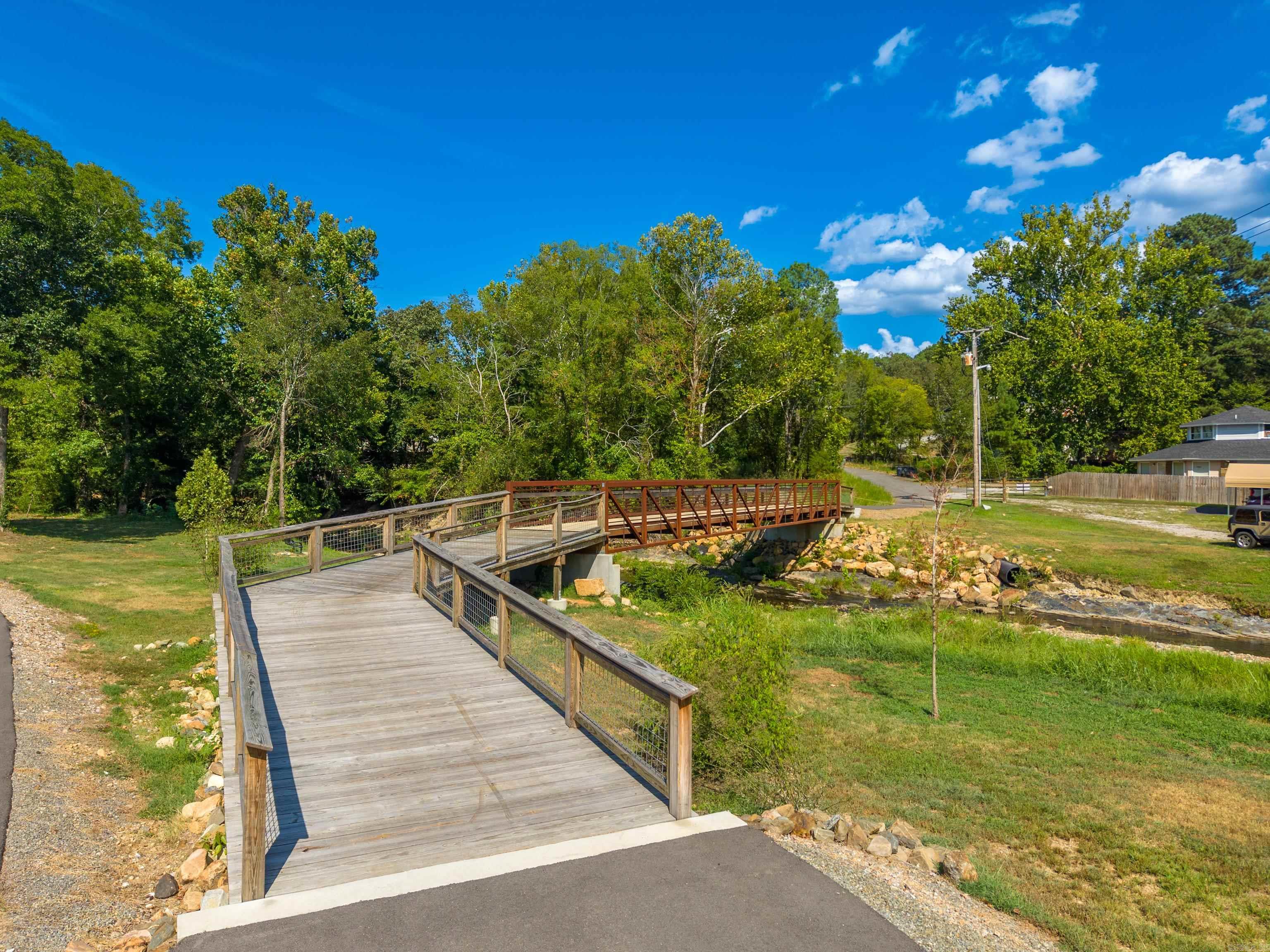 100 Forest View Court