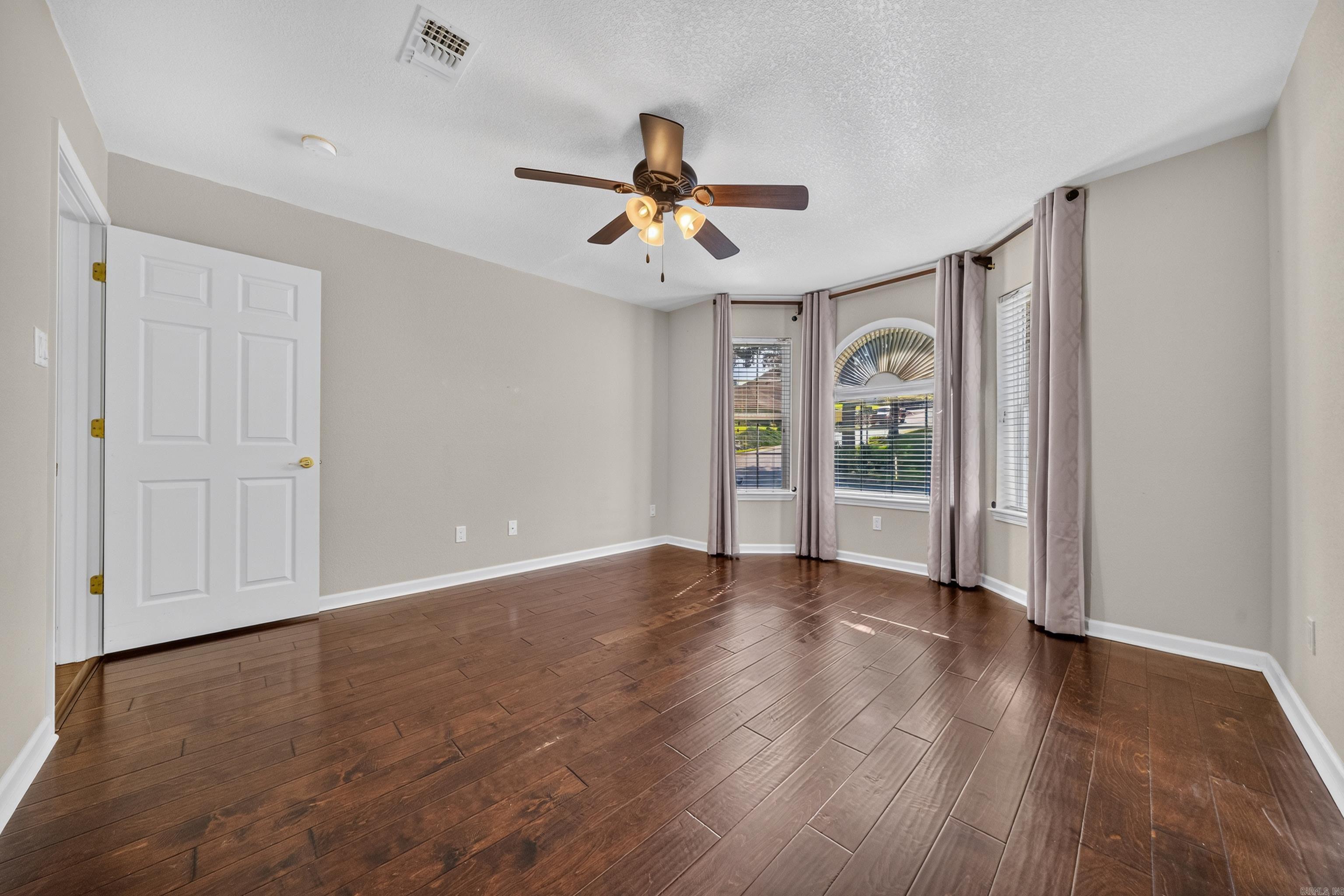 100 Forest View Court