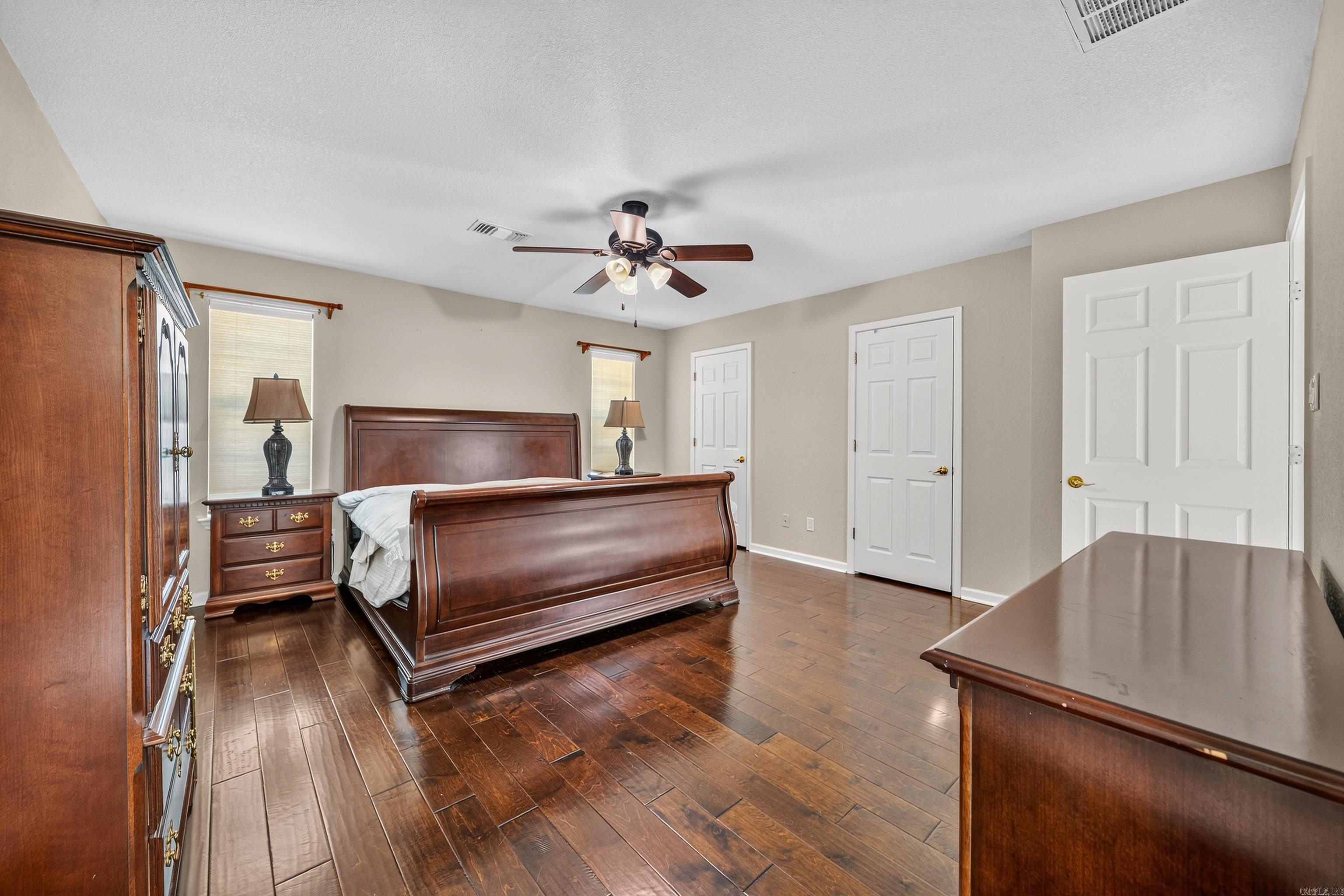 100 Forest View Court