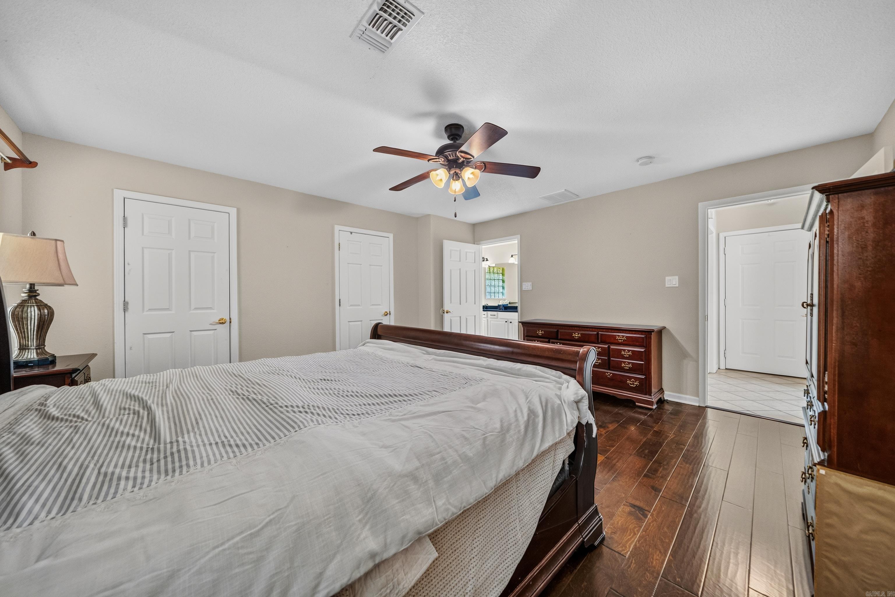 100 Forest View Court