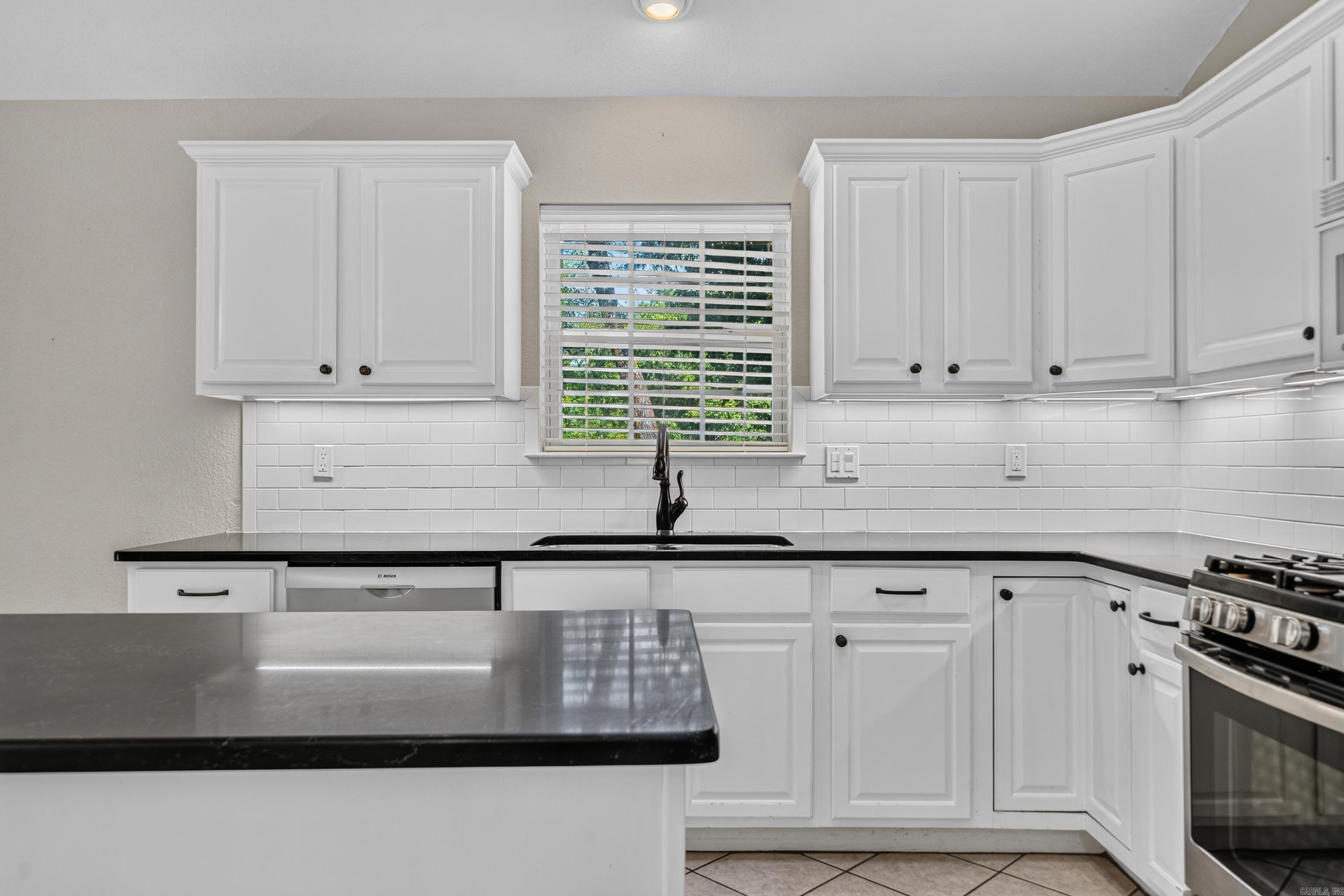 100 Forest View Court