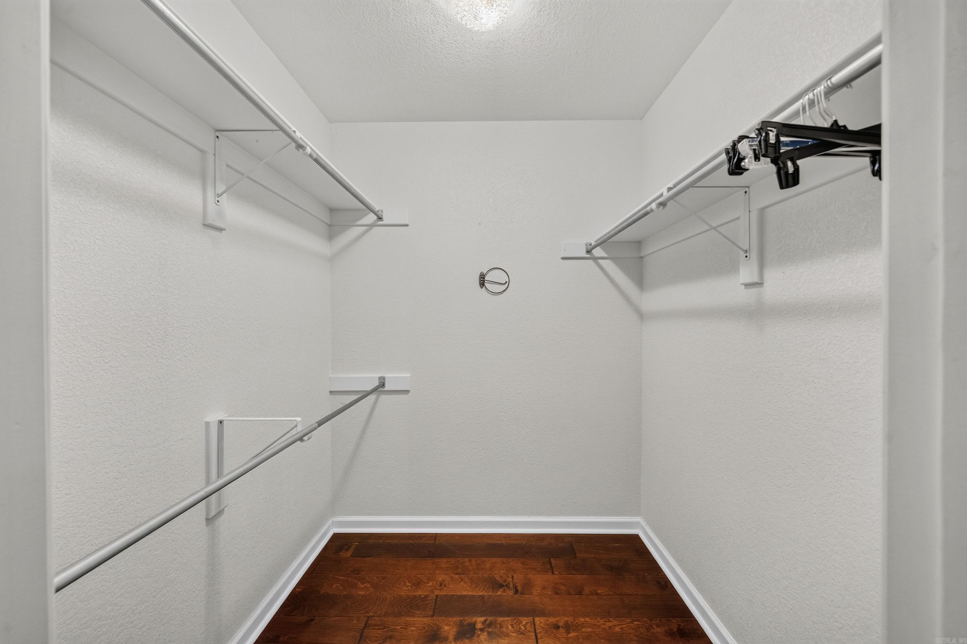 100 Forest View Court