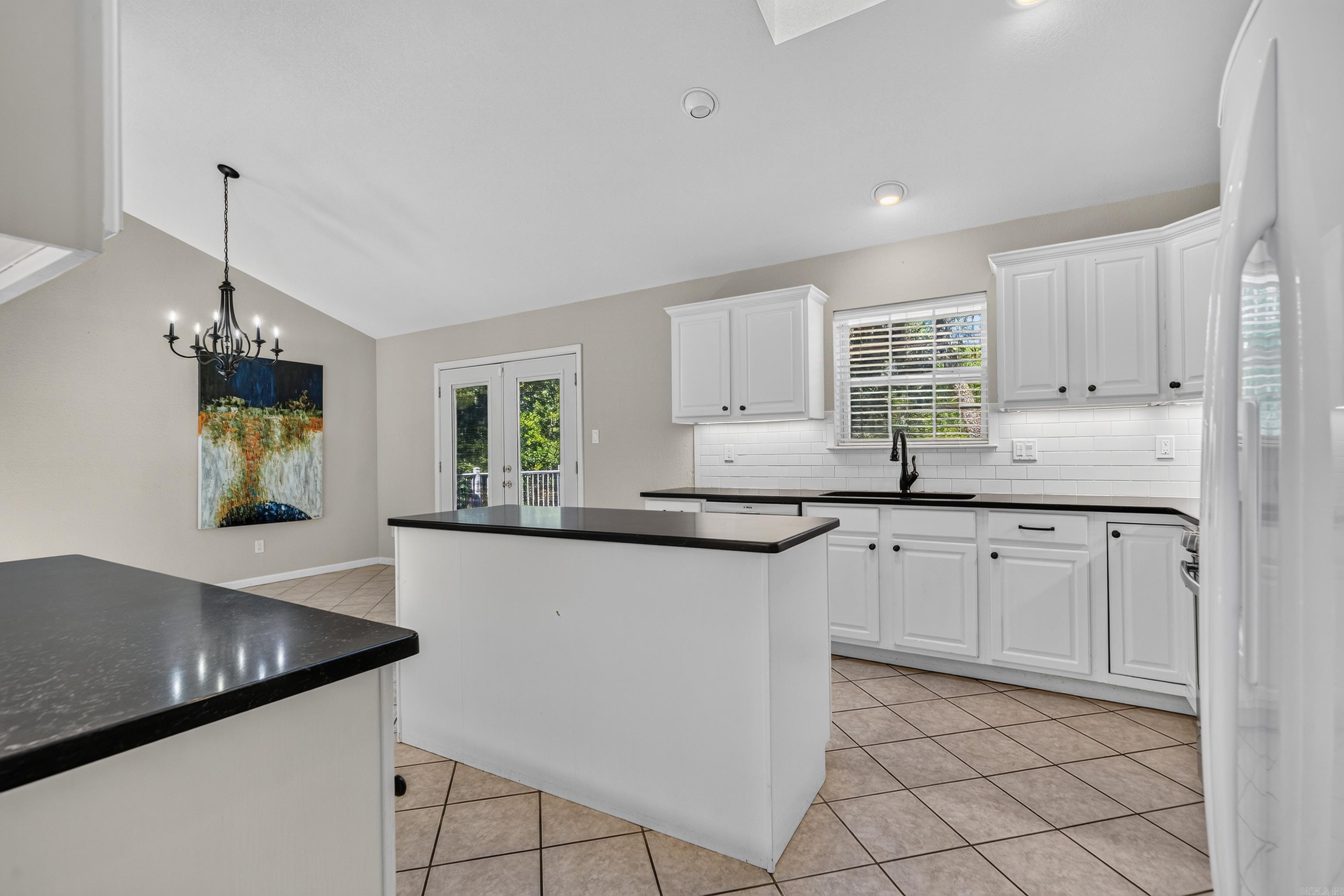 100 Forest View Court