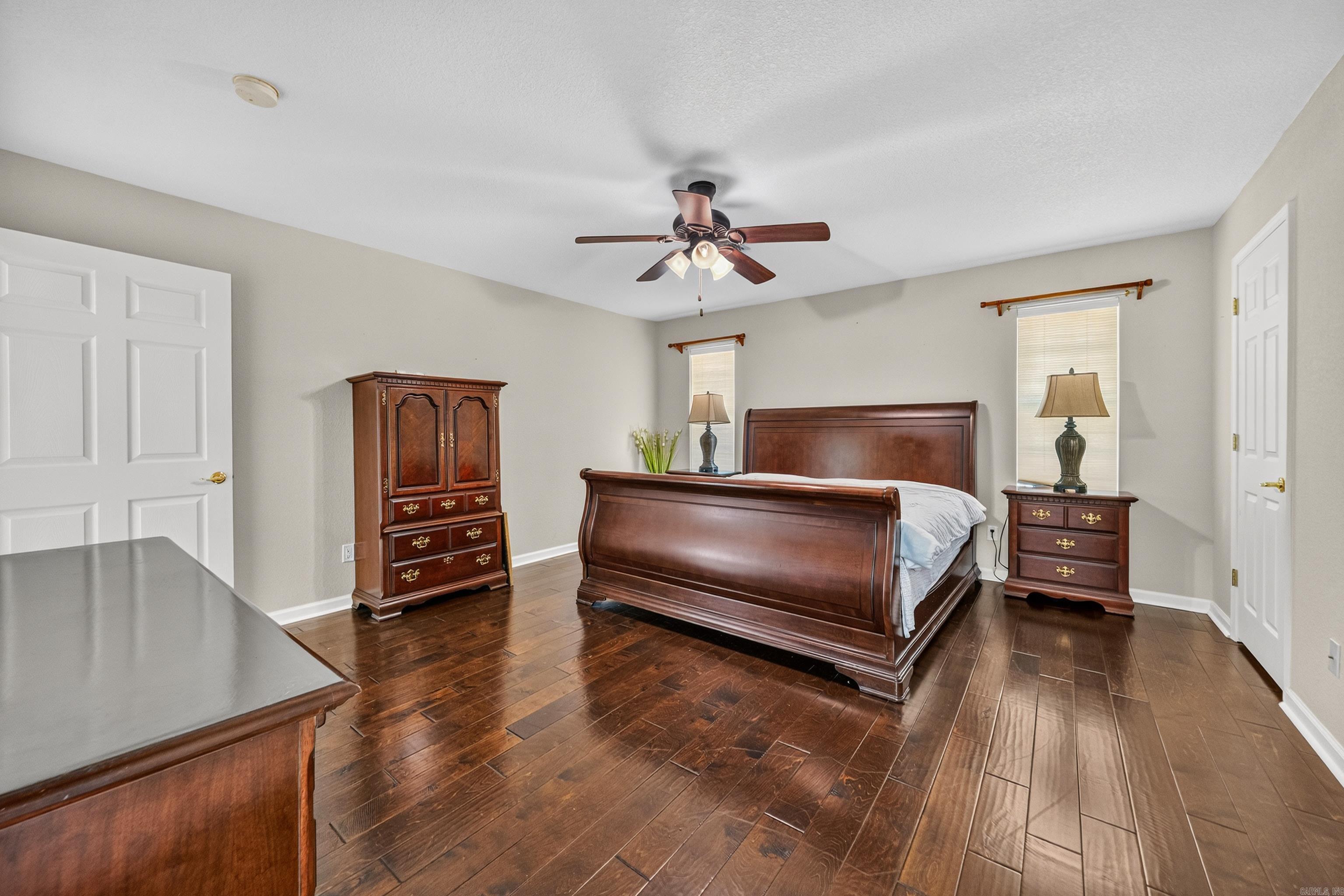 100 Forest View Court