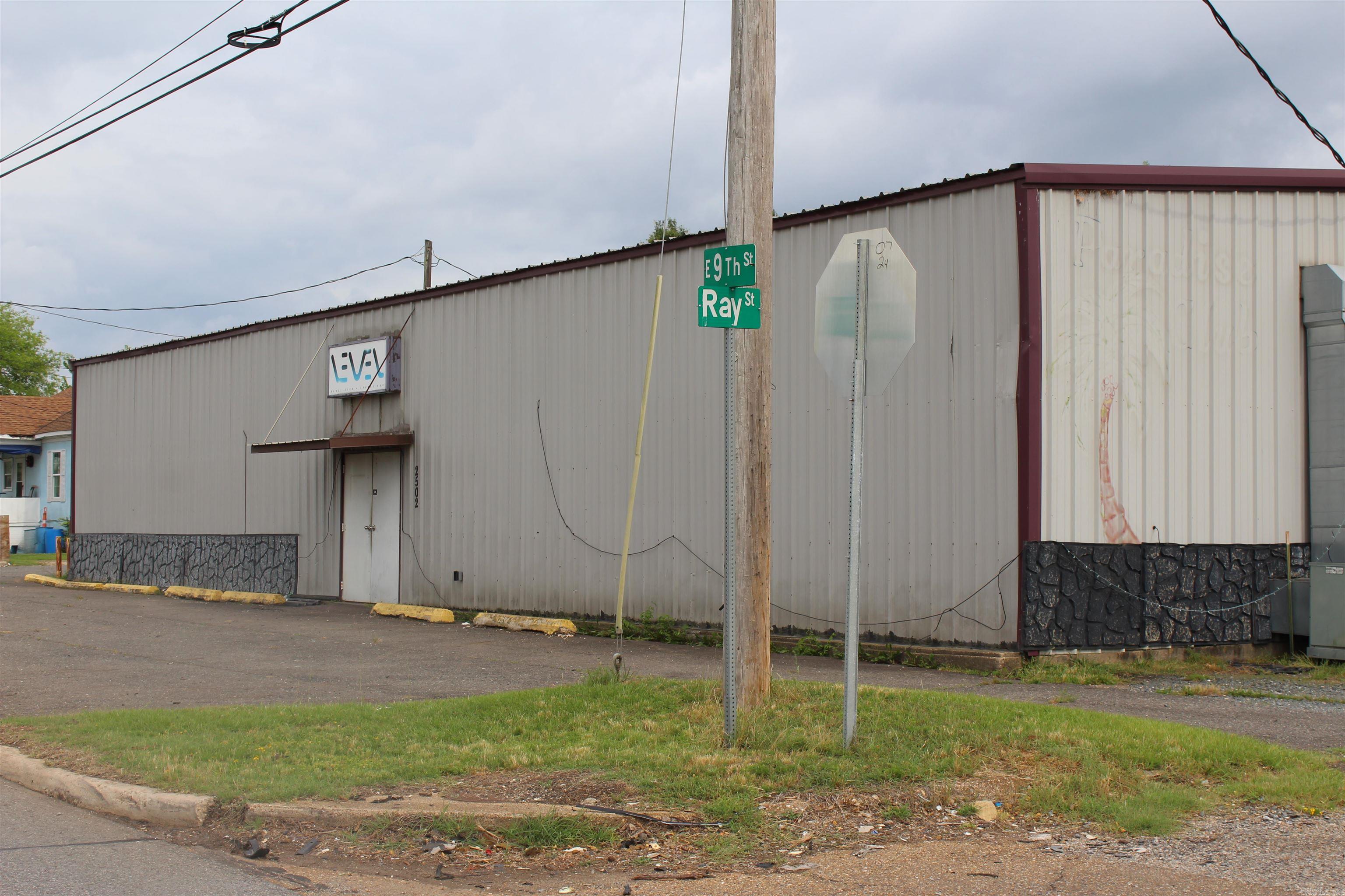 2506 E 9TH Street