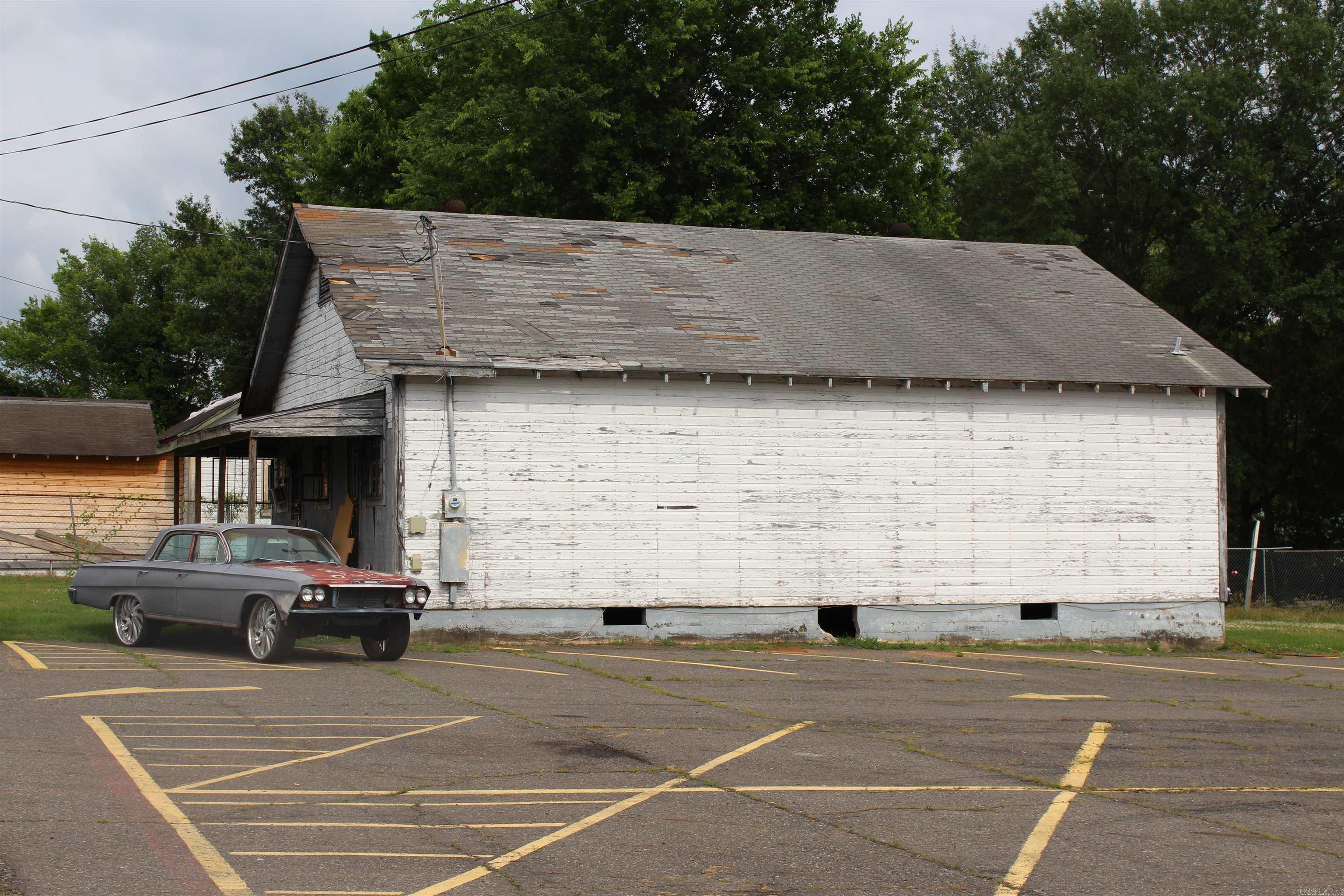 2506 E 9TH Street