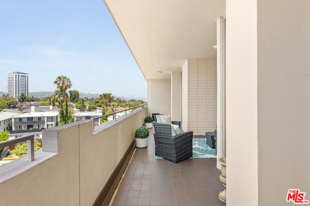 1333 S Beverly Glen Blvd Unit: 703
