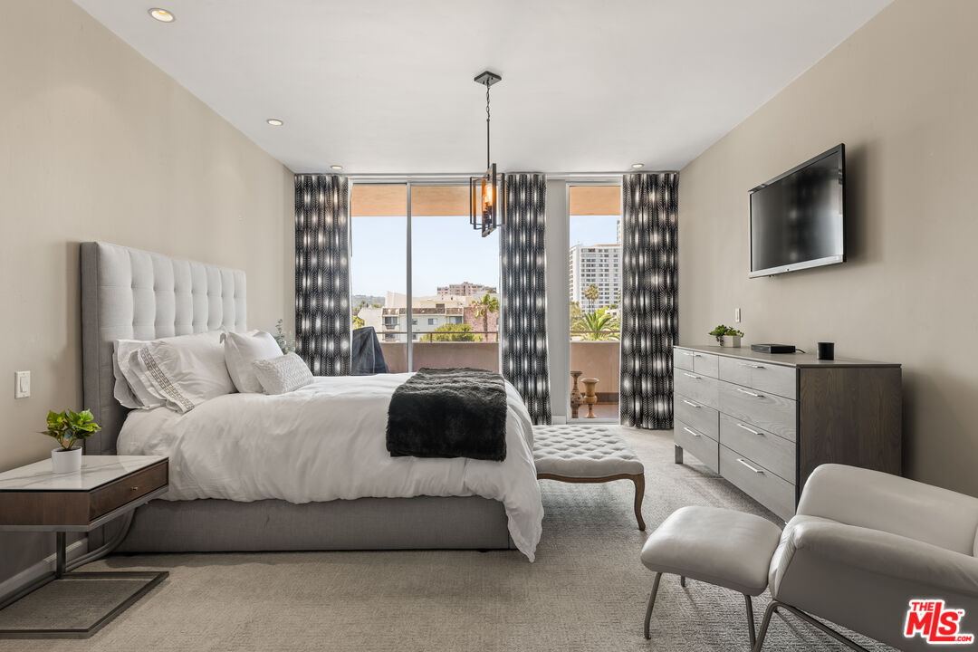 1333 S Beverly Glen Blvd Unit: 703