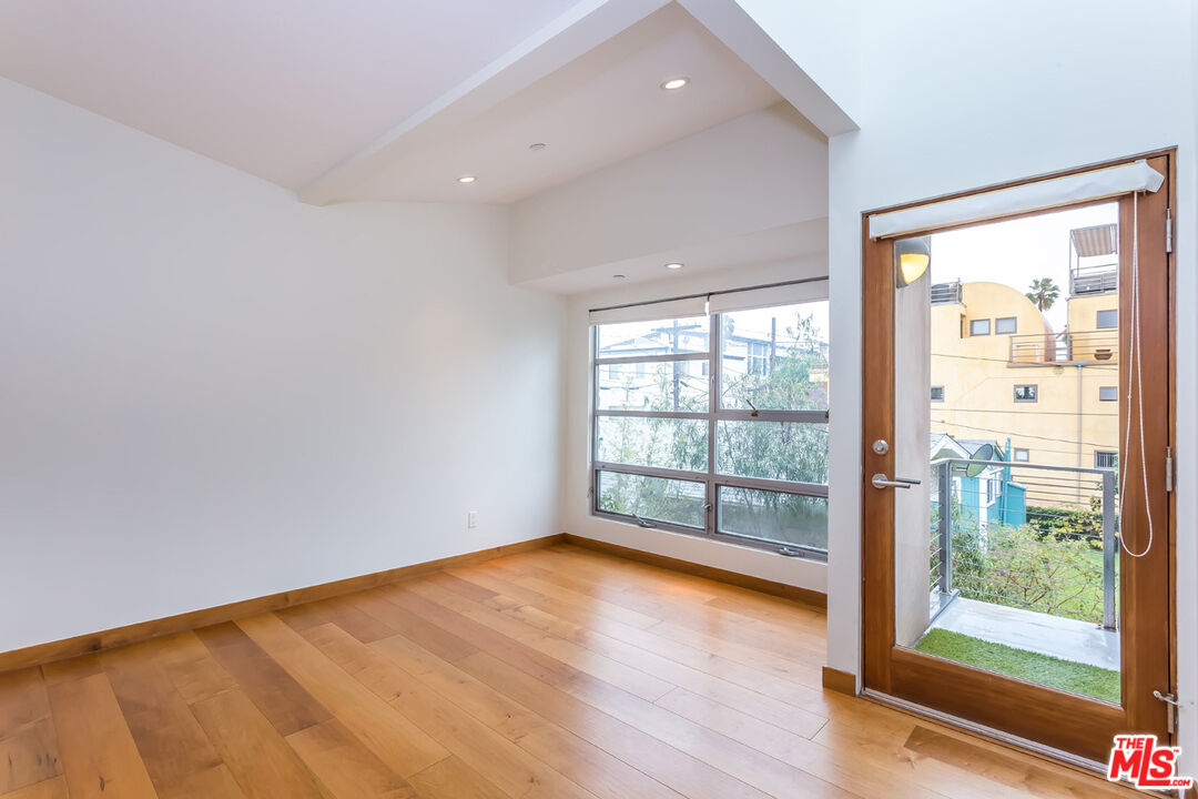 126 Pacific St Unit: 4