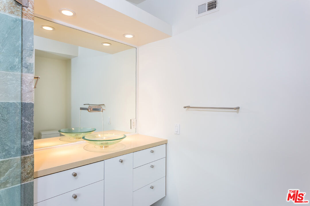 126 Pacific St Unit: 4