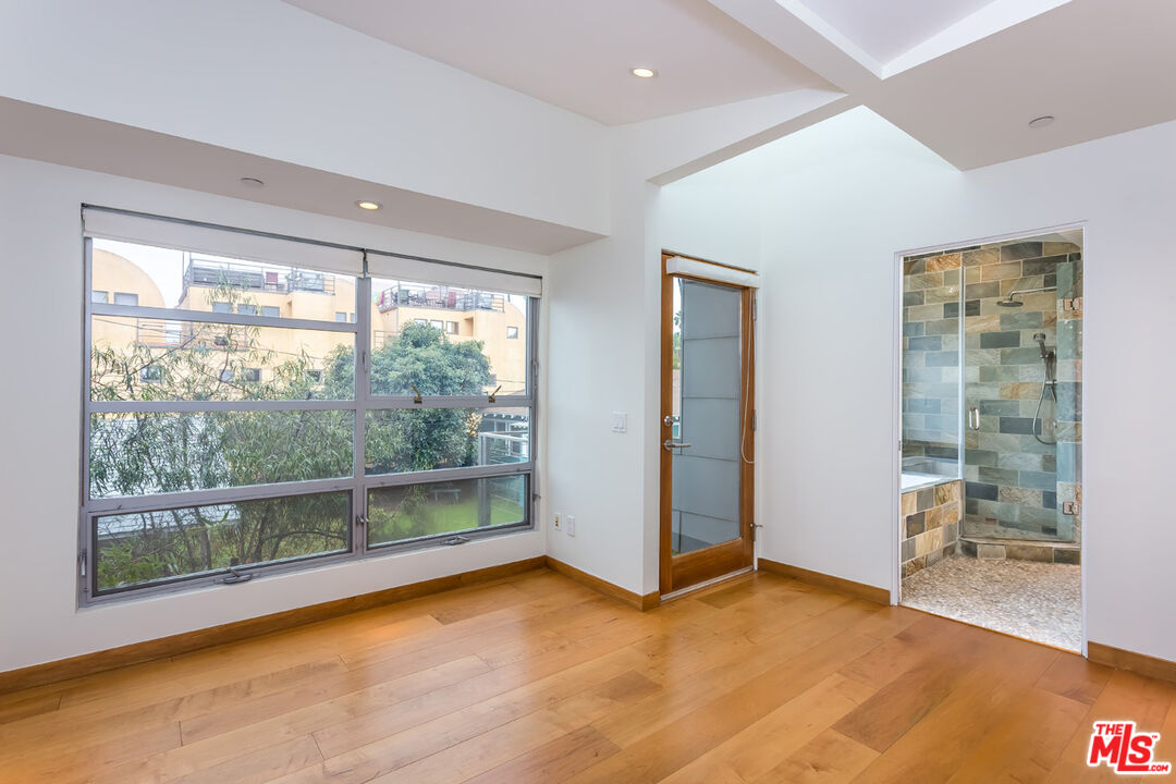 126 Pacific St Unit: 4