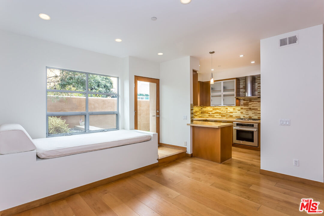 126 Pacific St Unit: 4