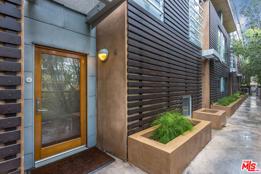 126 Pacific St Unit: 4