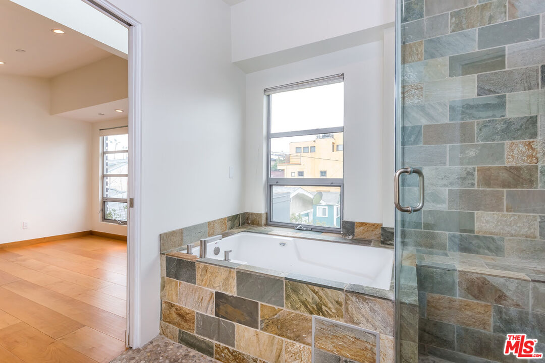 126 Pacific St Unit: 4