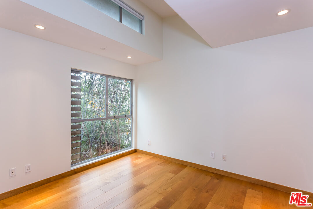 126 Pacific St Unit: 4