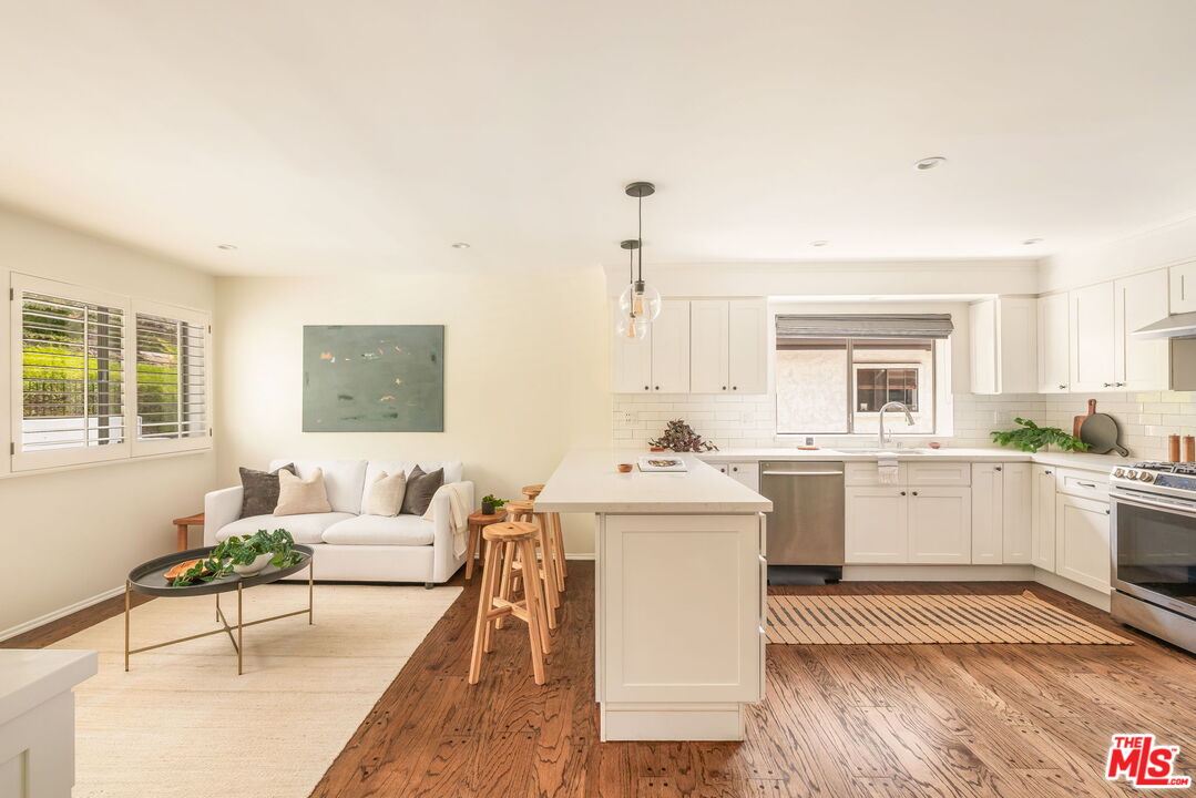 17200 Palisades Cir