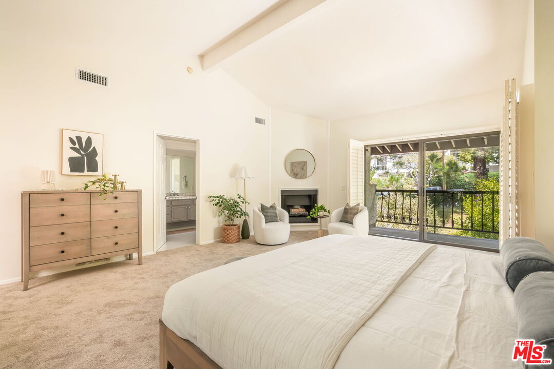 17200 Palisades Cir