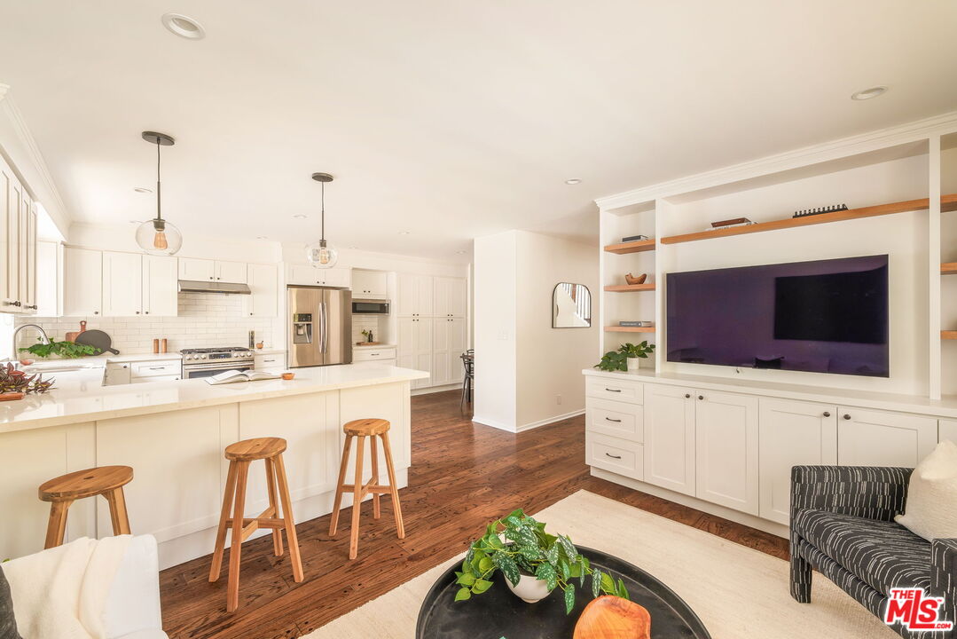 17200 Palisades Cir