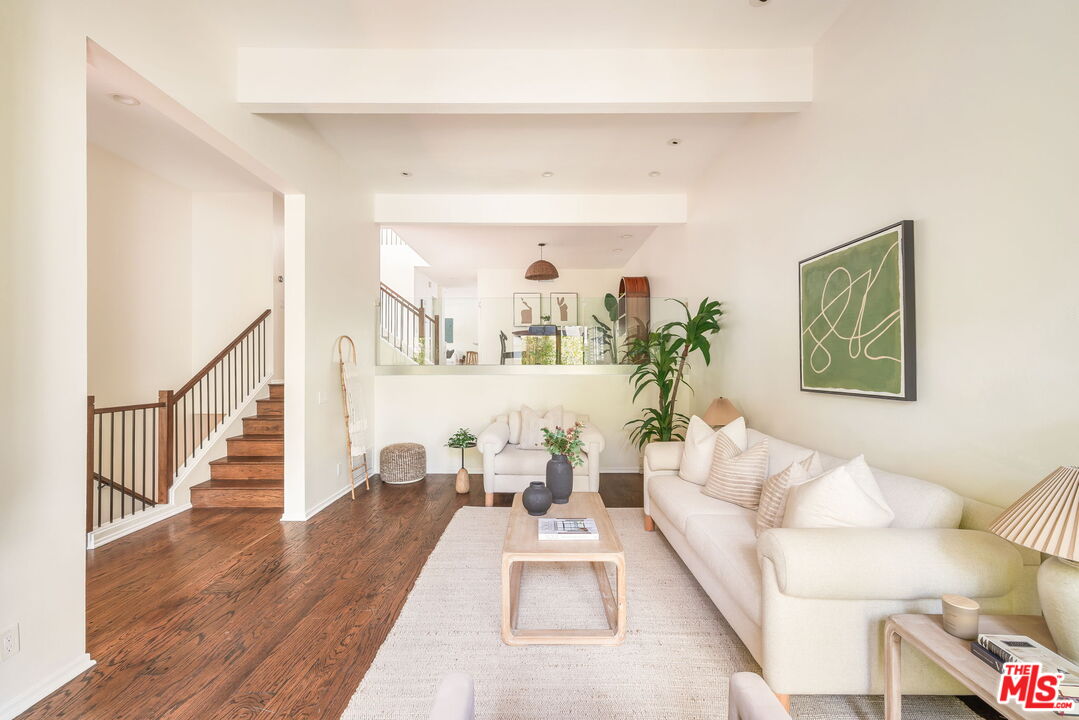17200 Palisades Cir